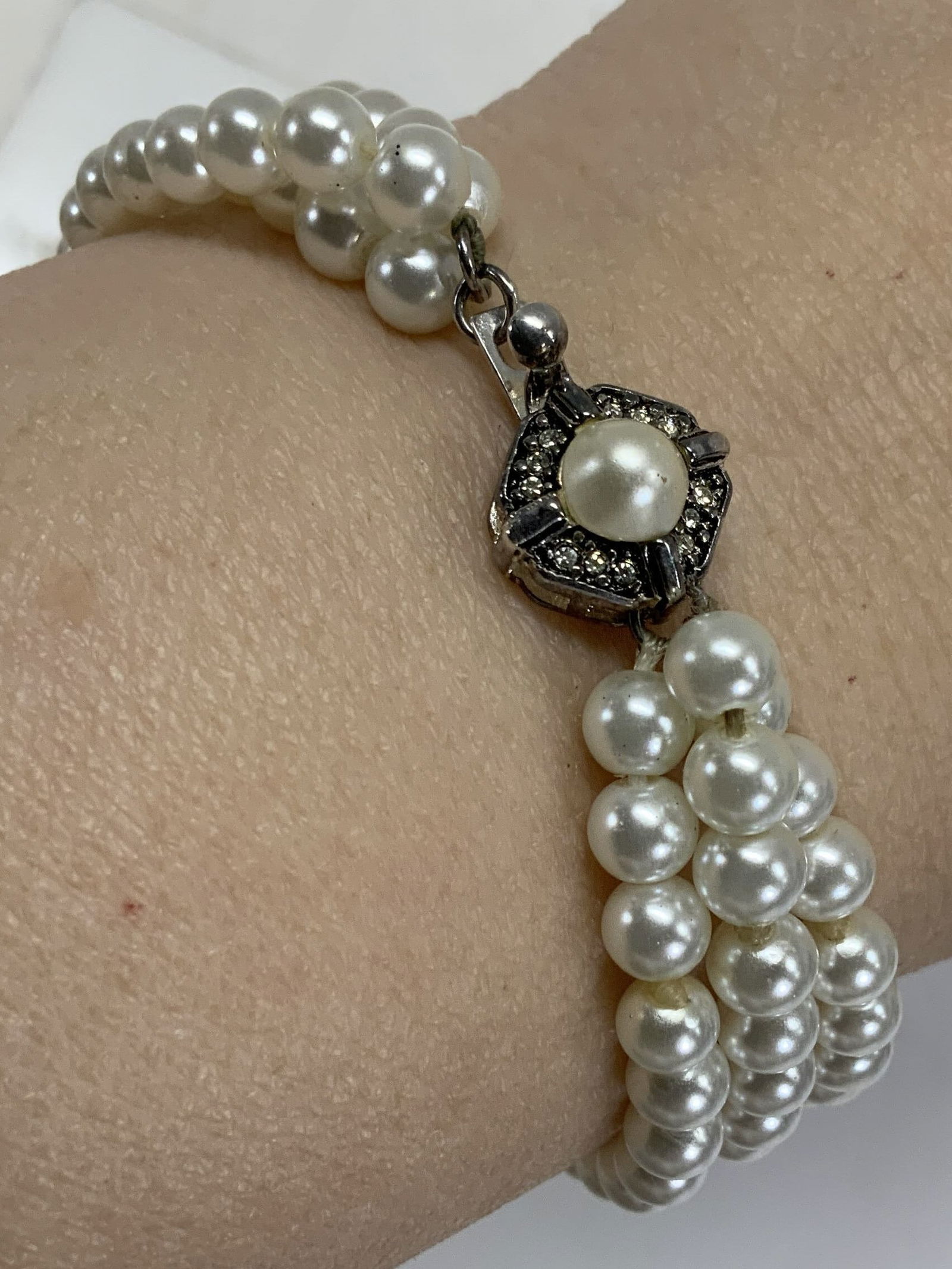 FM Classic Pearlescent Beads Bracelet (1 of 6)