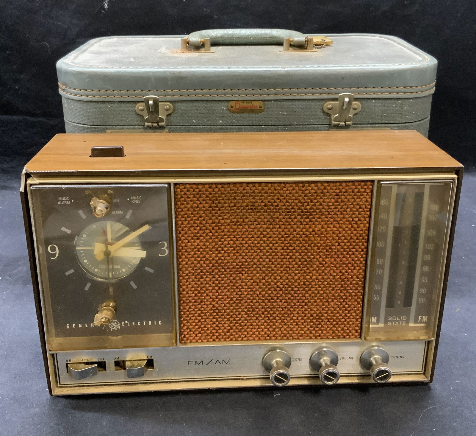 2 Vintage General Electric Radio & Lincoln Trunk (1 of 13)