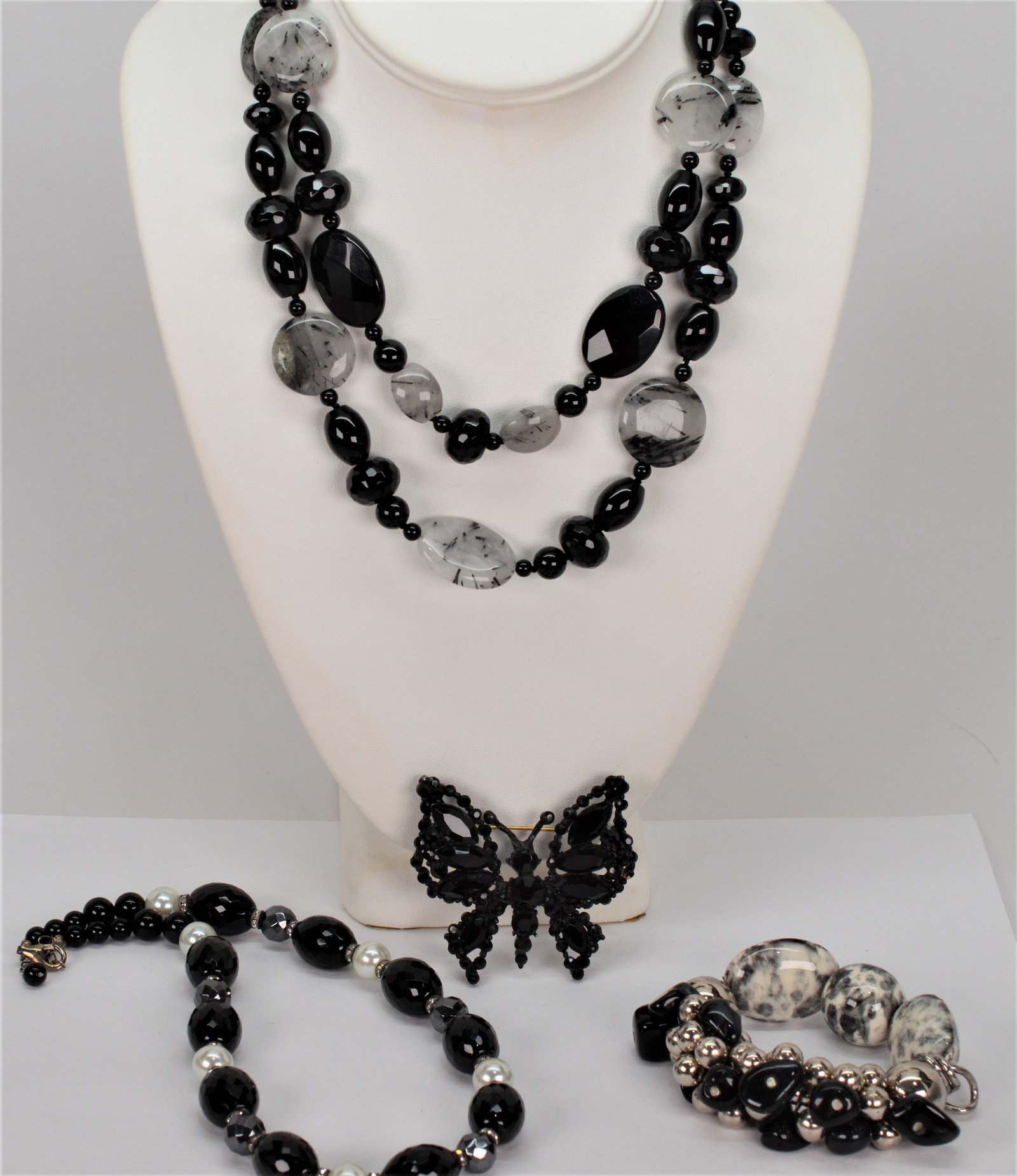 Onyx Costume Jewelry Four Piece Coordinating Set (1 of 3)