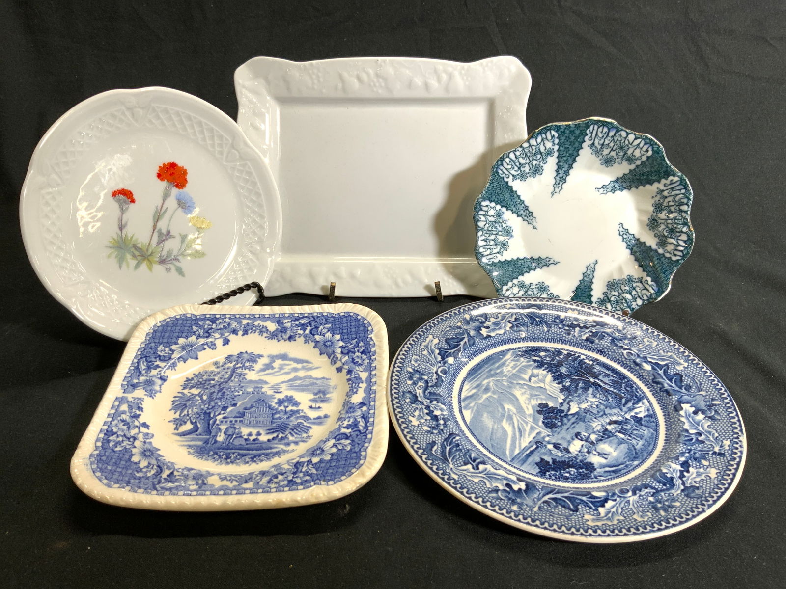 Lot 5 Vintage Assorted Porcelain Dishes (1 of 10)