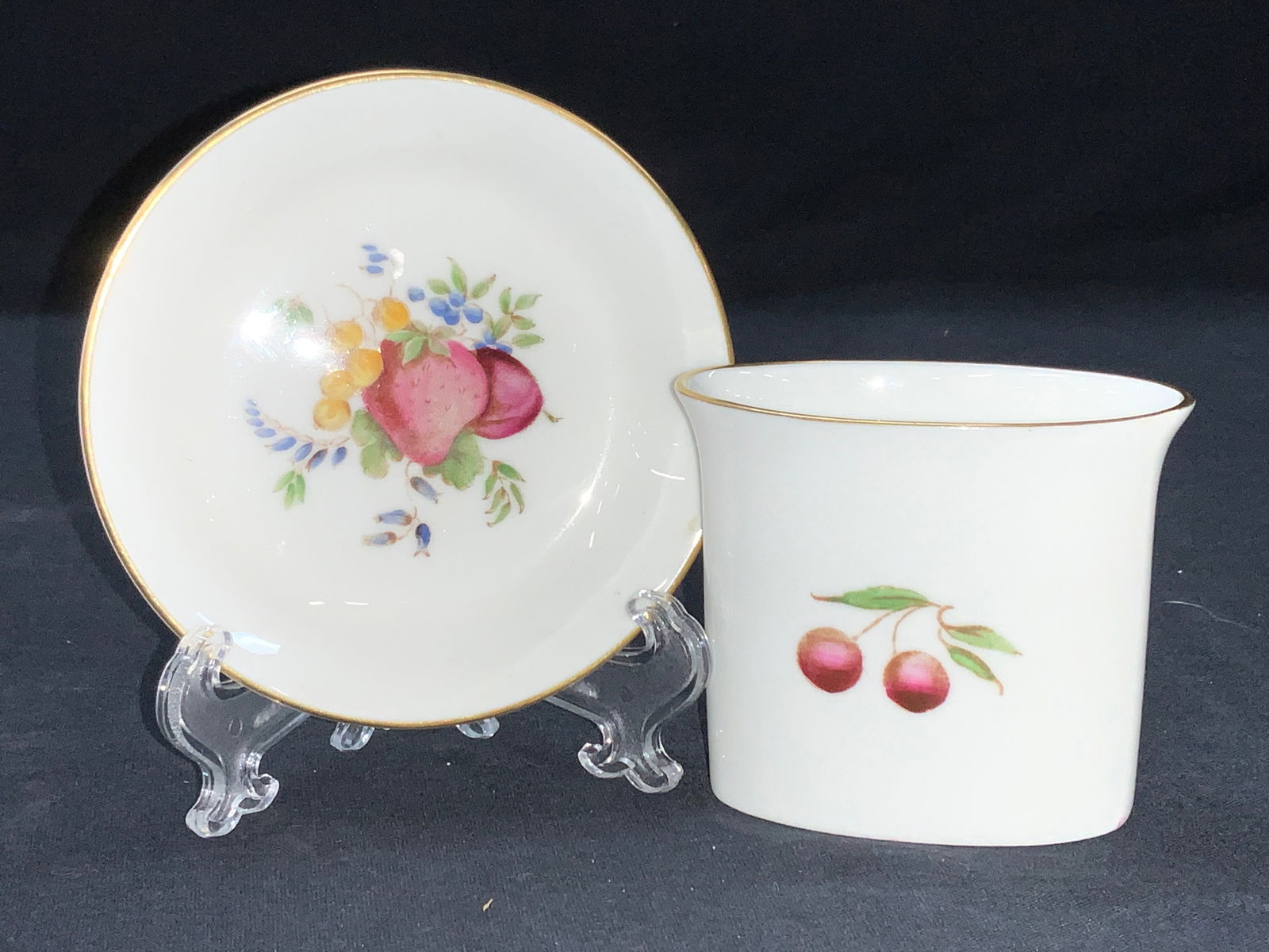 2 Royal Worcester Bone China Table Accessories Eng: Set of 2 white porcelain table accessories, both marked Delecta, Royal Worcester, made in England, fine bone China. 1 trinket dish with a strawberry painted in the center, approx 4 inch diameter and 1
