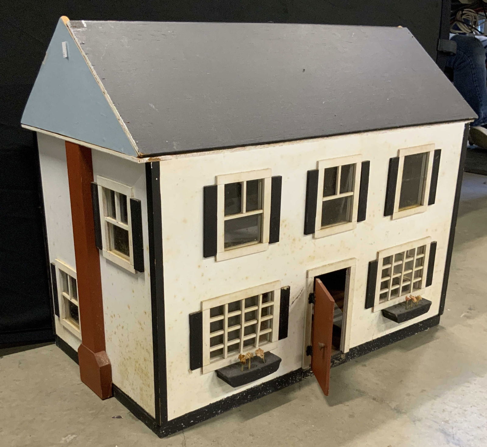 Vintage Handcrafted Doll House 2ft4in Wide (1 of 14)