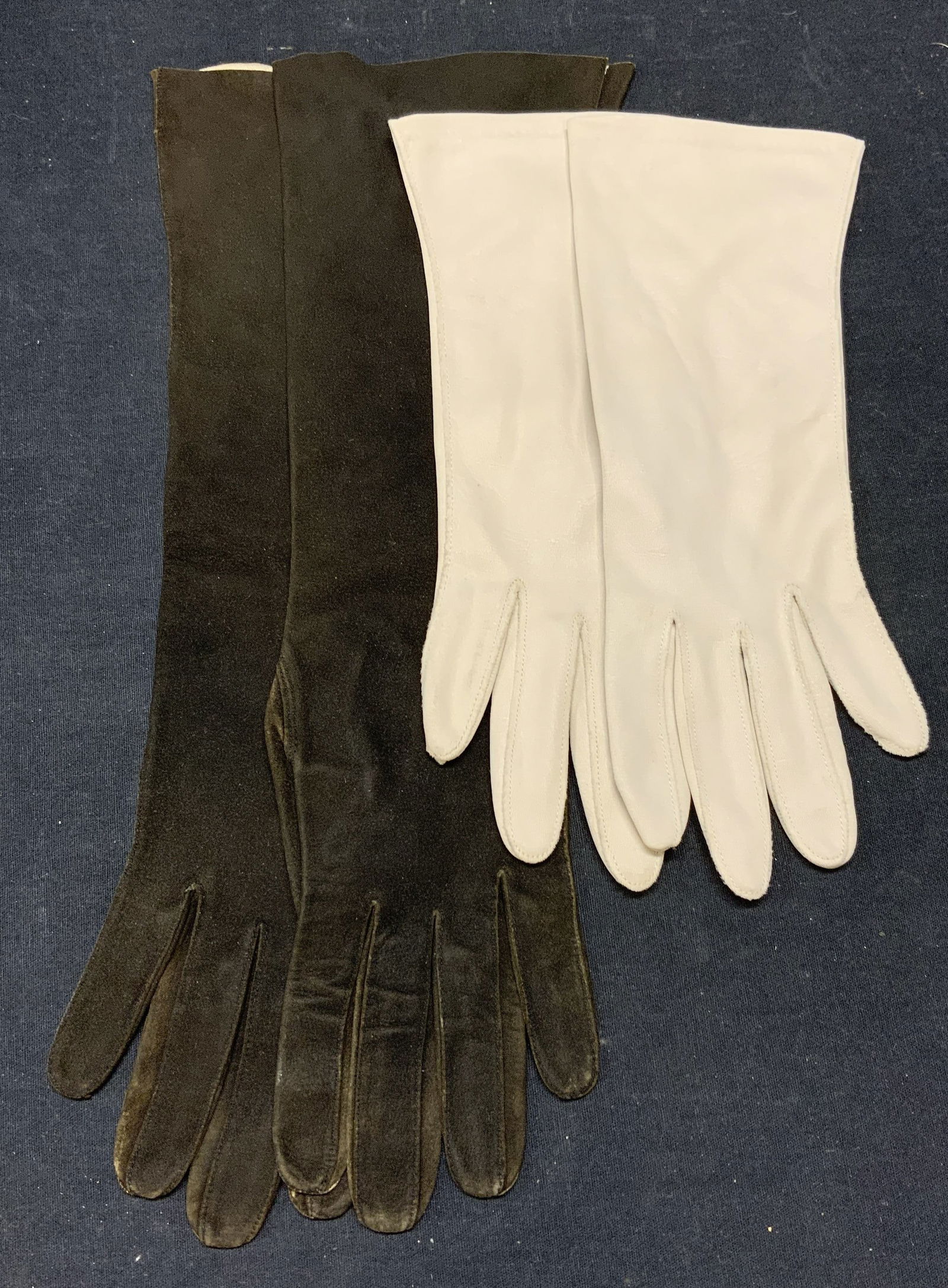 Lot 2 Brown Suede Gloves, White Gloves (1 of 7)