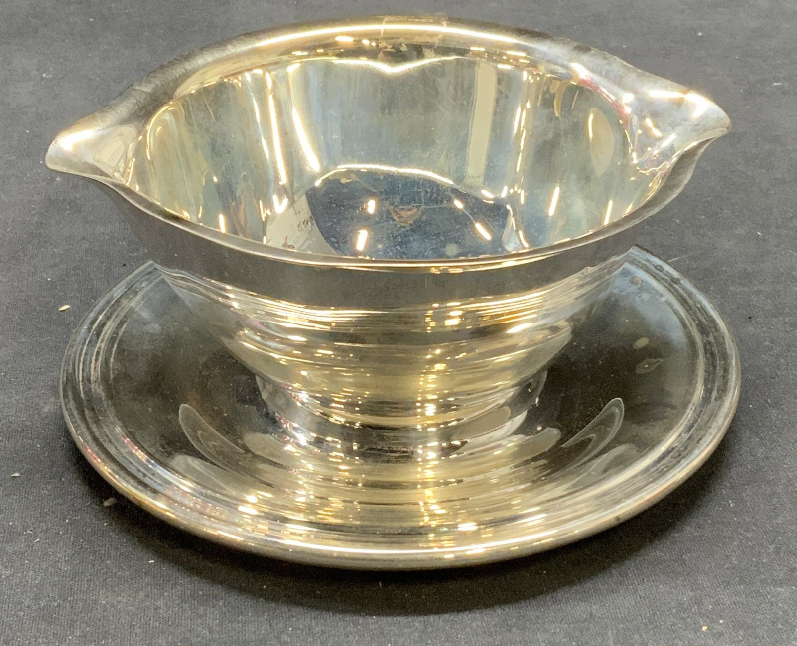 WM Rogers Silver Plate Gravy Boat w Under Plate (1 of 7)