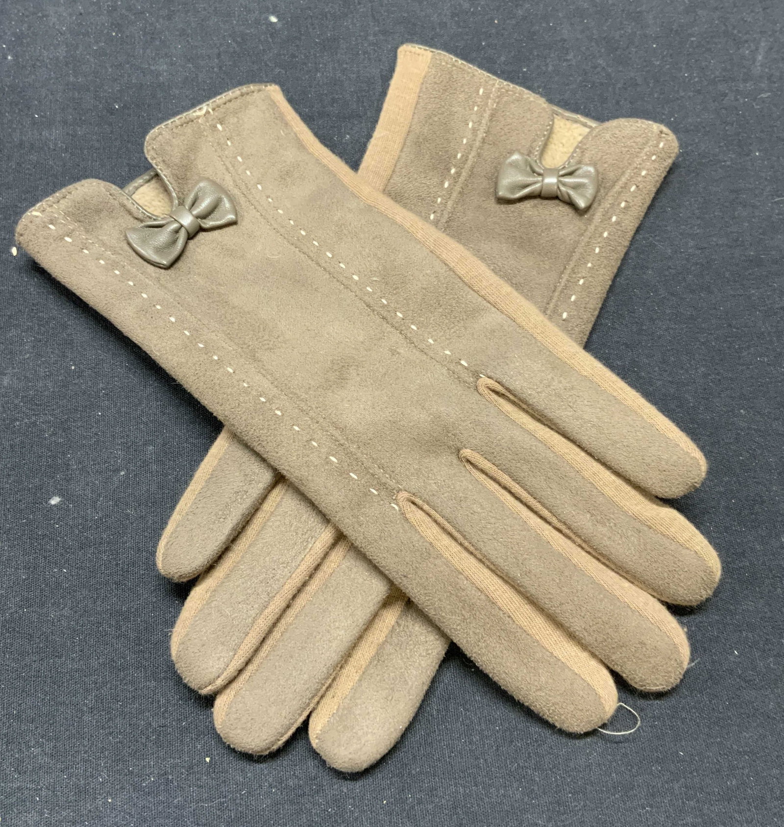 Brown Cotton Blend Gloves, NWOT: Brown suede style gloves with bow detail. Size 8.5. Cotton and fiber blend. New without tag. Measures approx. 9 x 3 3/8 inches. Ladies gloves, ladies brown gloves, ladies suede style gloves, ladies bo