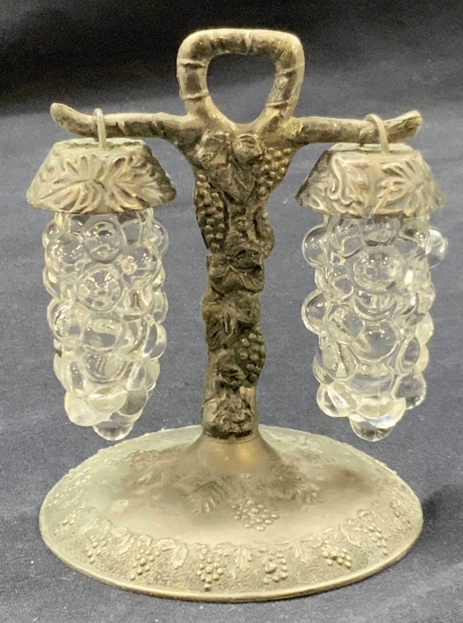 Vintage Apco Silver Plate Grapes Salt Shakers (1 of 8)