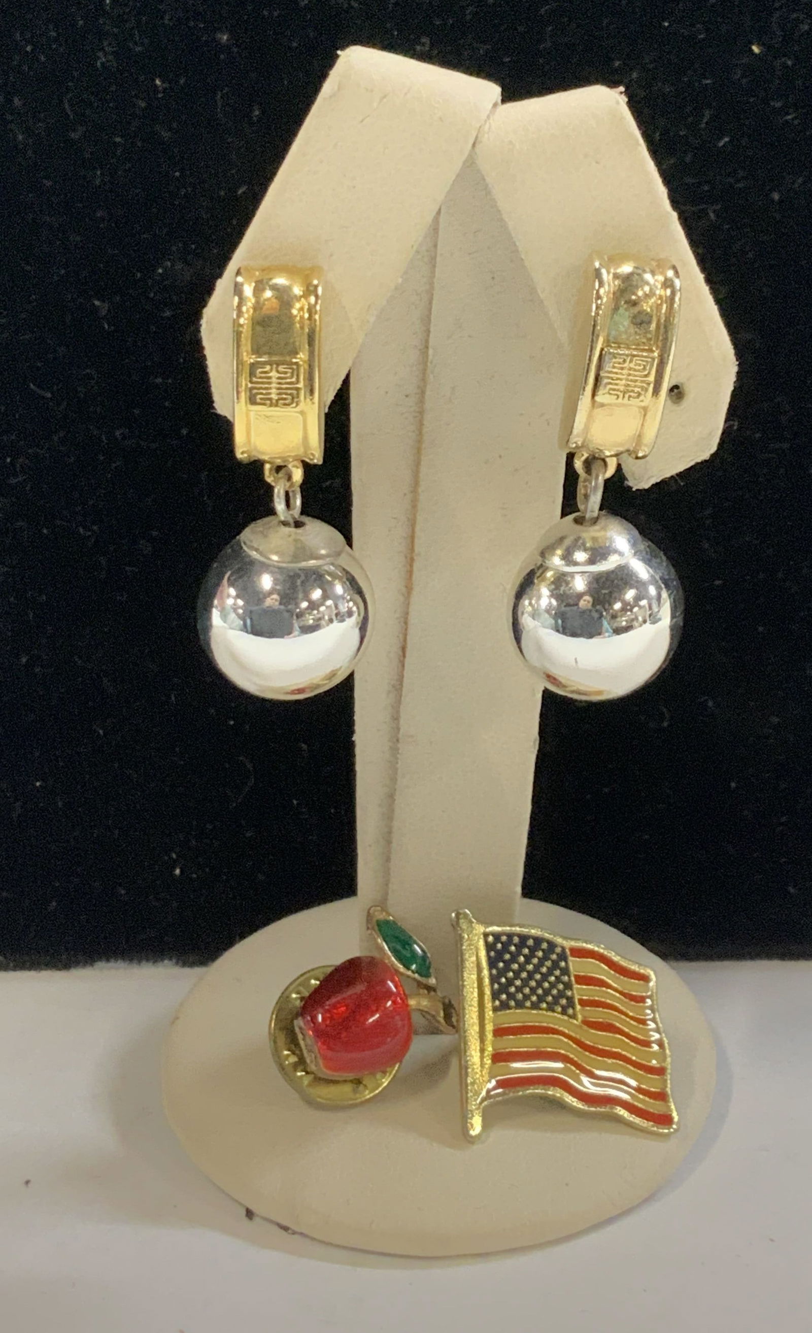 GIVENCHY Clip on Earrings, US Flag & Apple Pins, 4 (1 of 6)