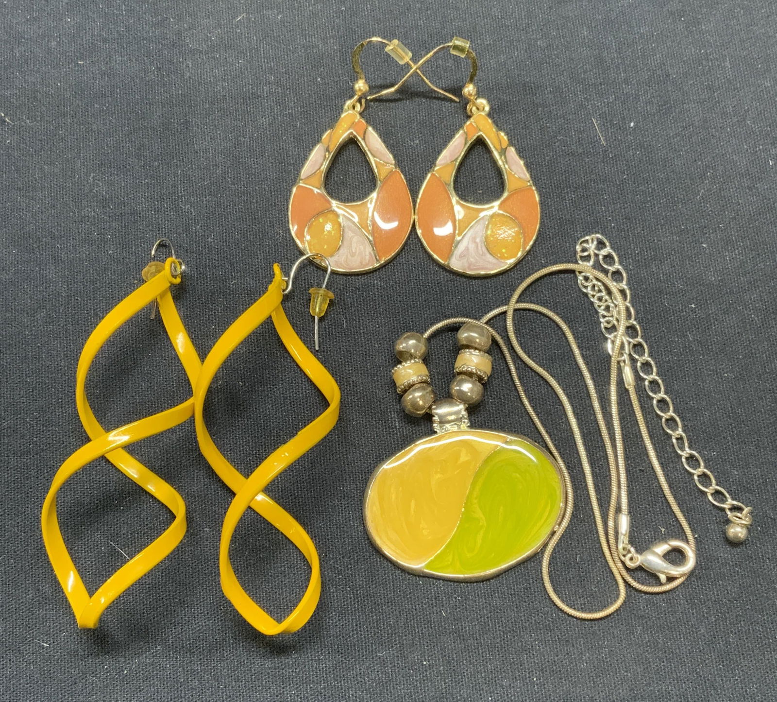 Lot 3 Enameled Earrings & Necklace, Jewelry (1 of 8)