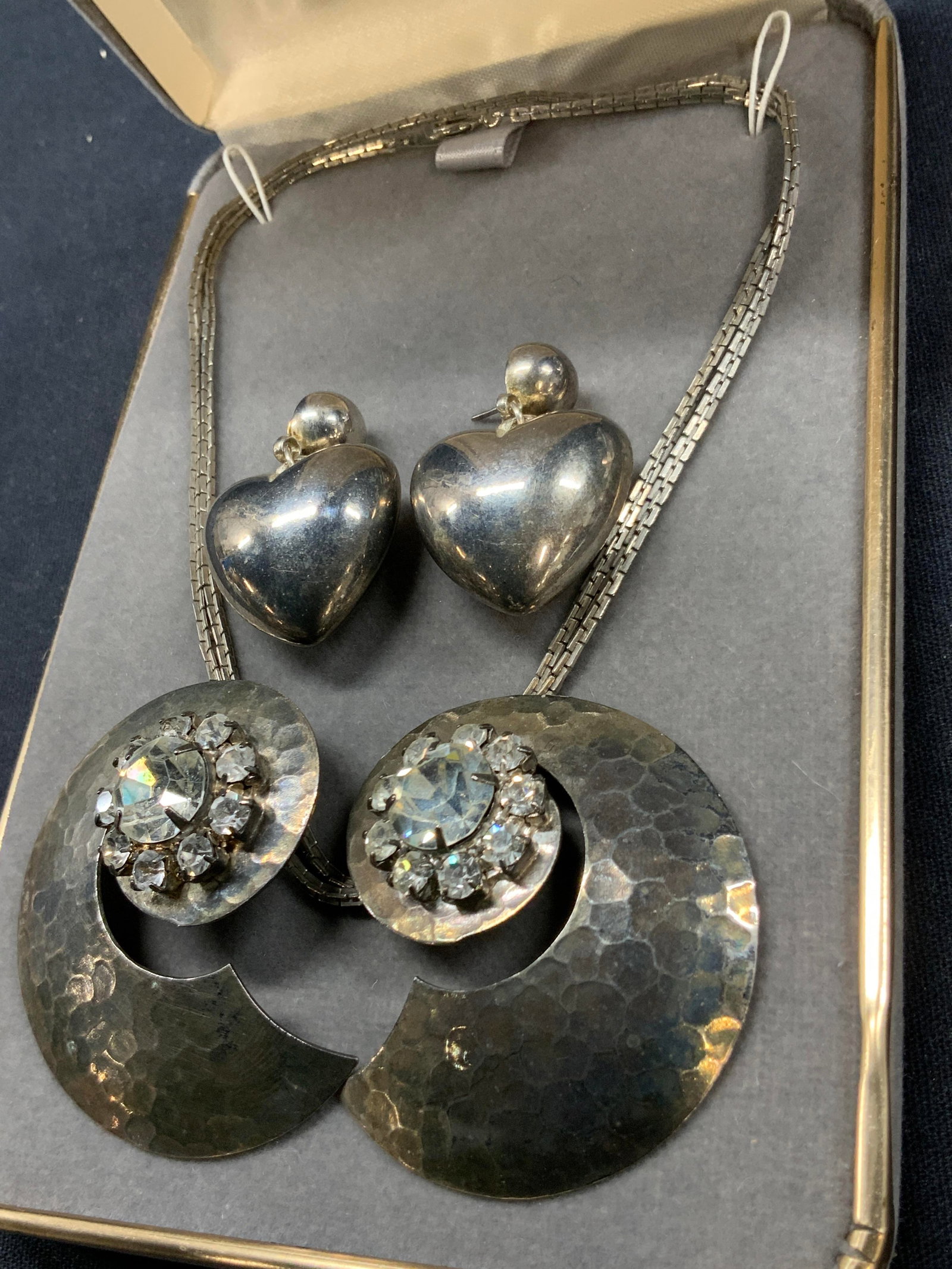 Lot 5 Silver Plate Necklaces & Earrings: Lot of 5 silver plate jewelry. 1 pair of hammered finished earrings with clear faceted rhinestones in the center, approximately 2 inches long. 1 pair of SP dangle heart shaped post earrings, approx 1.