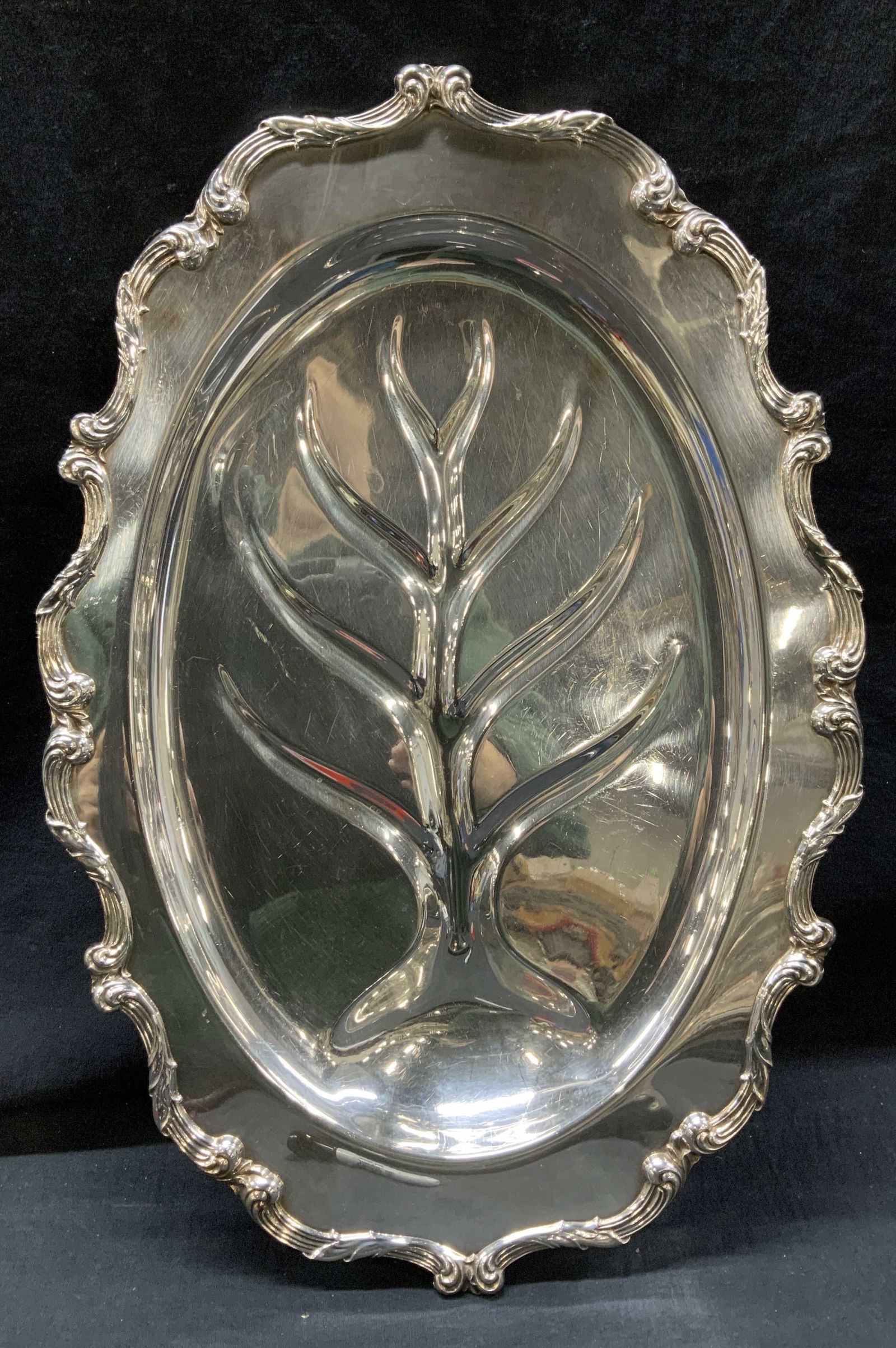 WALLACE SILVER PLATE FOOTED FISH PLATTER (1 of 8)