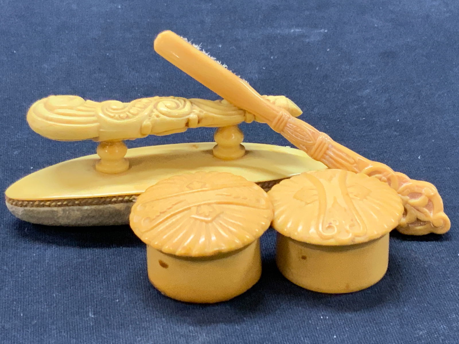 4 Antique Bakelite Vanity Accessories & Pill Boxes (1 of 11)