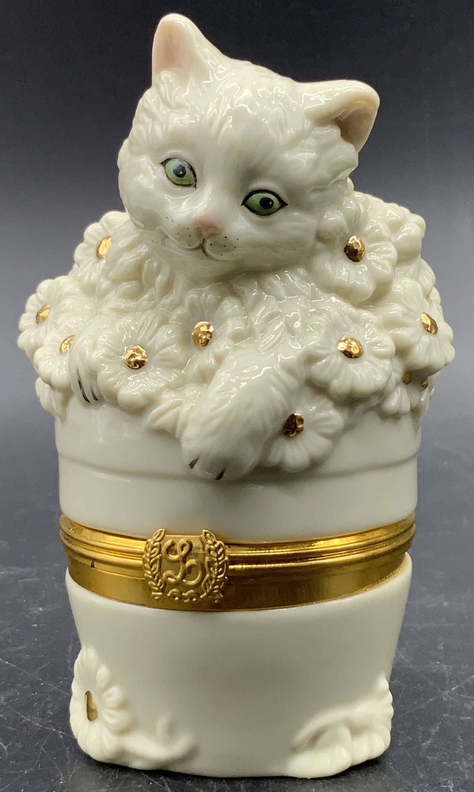 LENOX TREASURES The Inquisitive Kitten Pill Box (1 of 13)