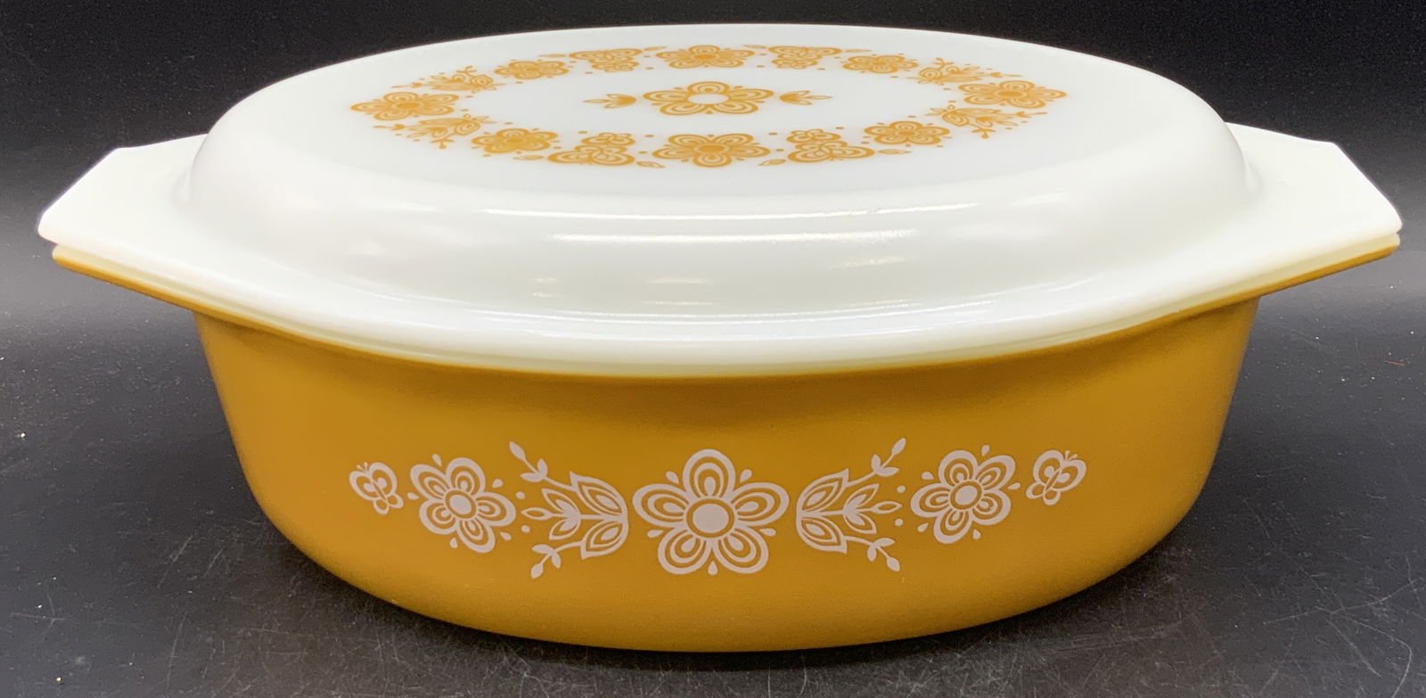 PYREX Butterfly Gold Oval Casserole Dish, Lidded (1 of 12)