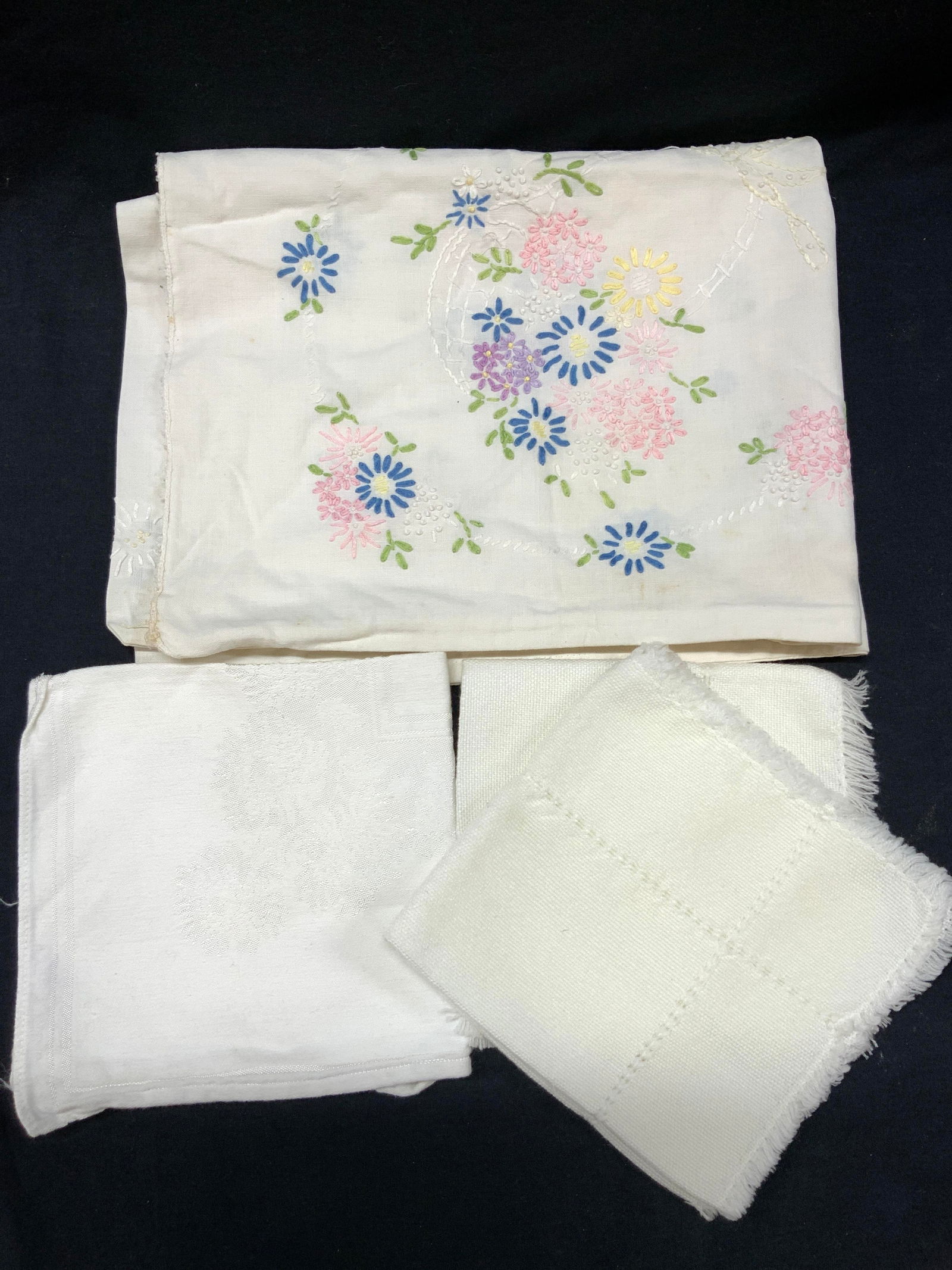 Lot 4 Vntg Table Linens & Embroidered Pillow Case (1 of 13)