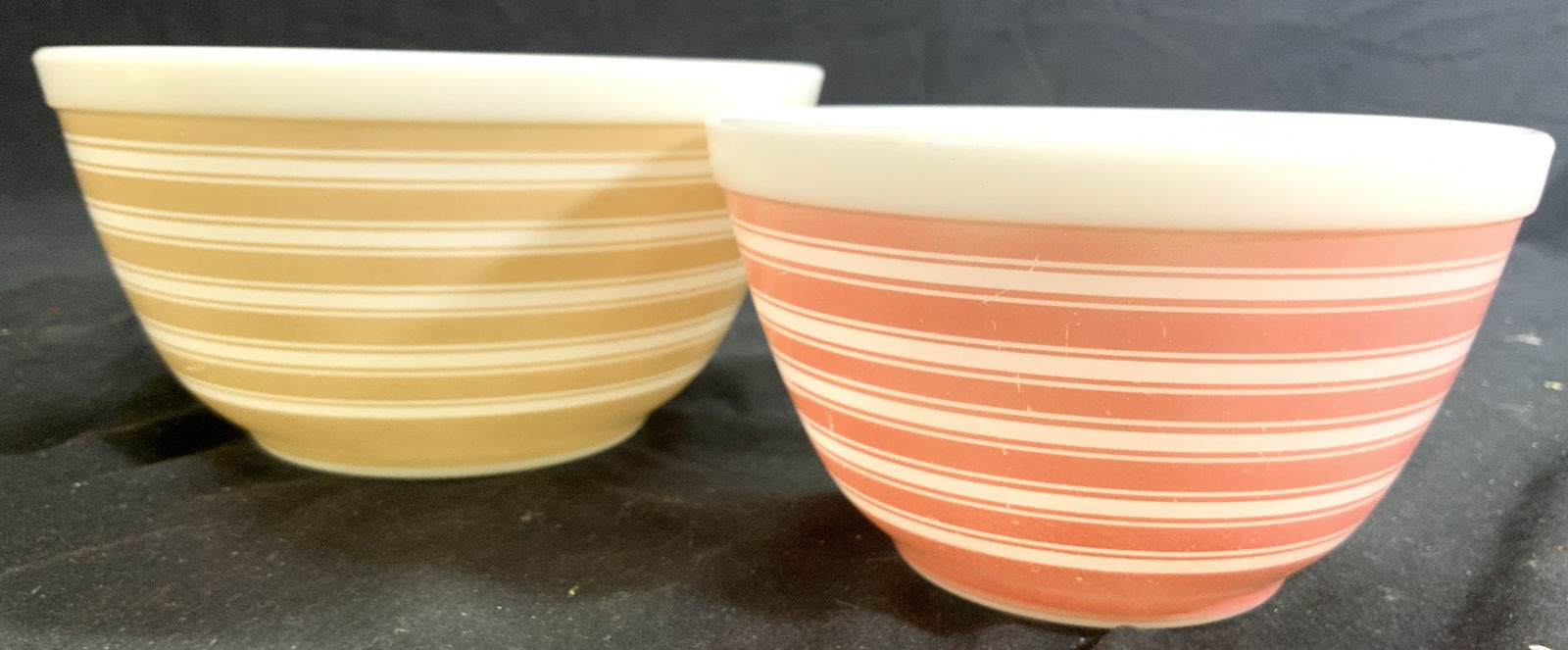 PYREX Lot 2 Striped Glass Serving Bowls (1 of 6)