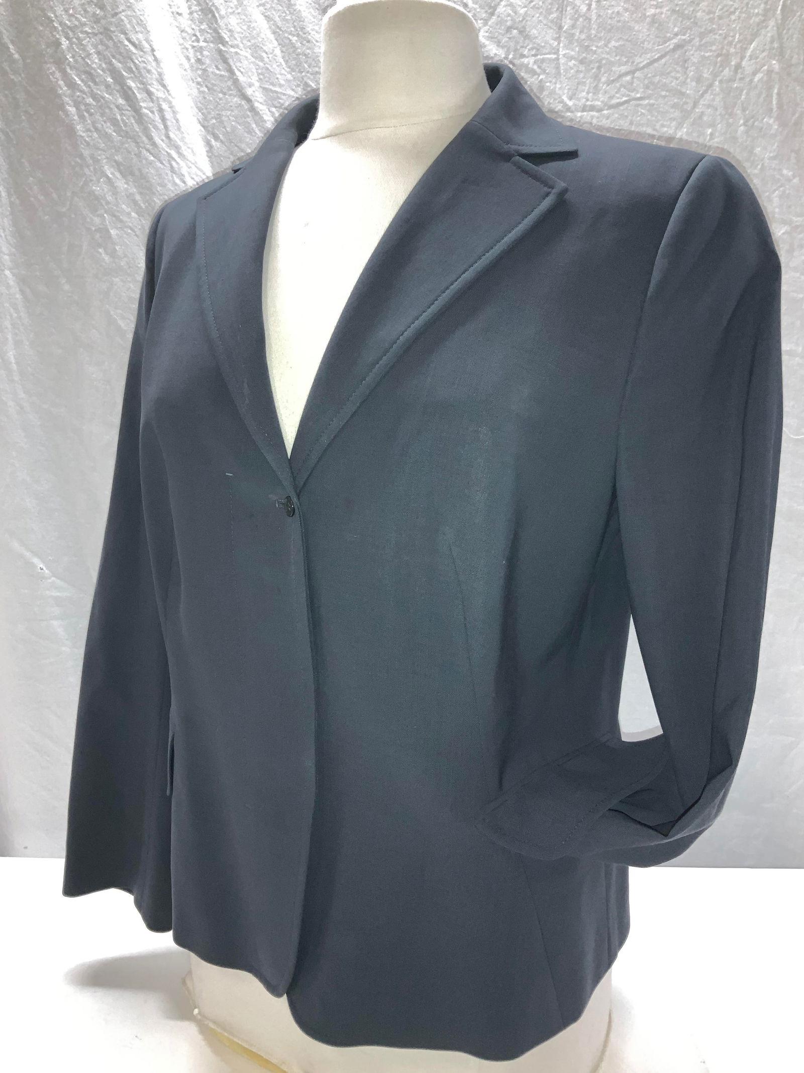AKRIS PUNTO Wool Blazer for Bergdorf Goodman: AKRIS Punto ladies wool blazer, size 10, Swiss Made. A dark grey with a hint of blue, hand pockets, has sewn in shoulder pads. In like new condition Blazer, Ladies professional wear, Office wear, AKRI
