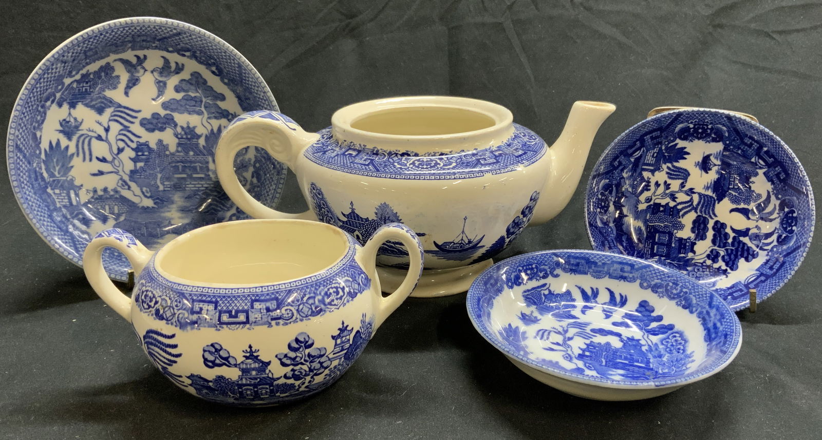 Lot 5 Assorted Vintage Blue Willow Porcelain (1 of 7)