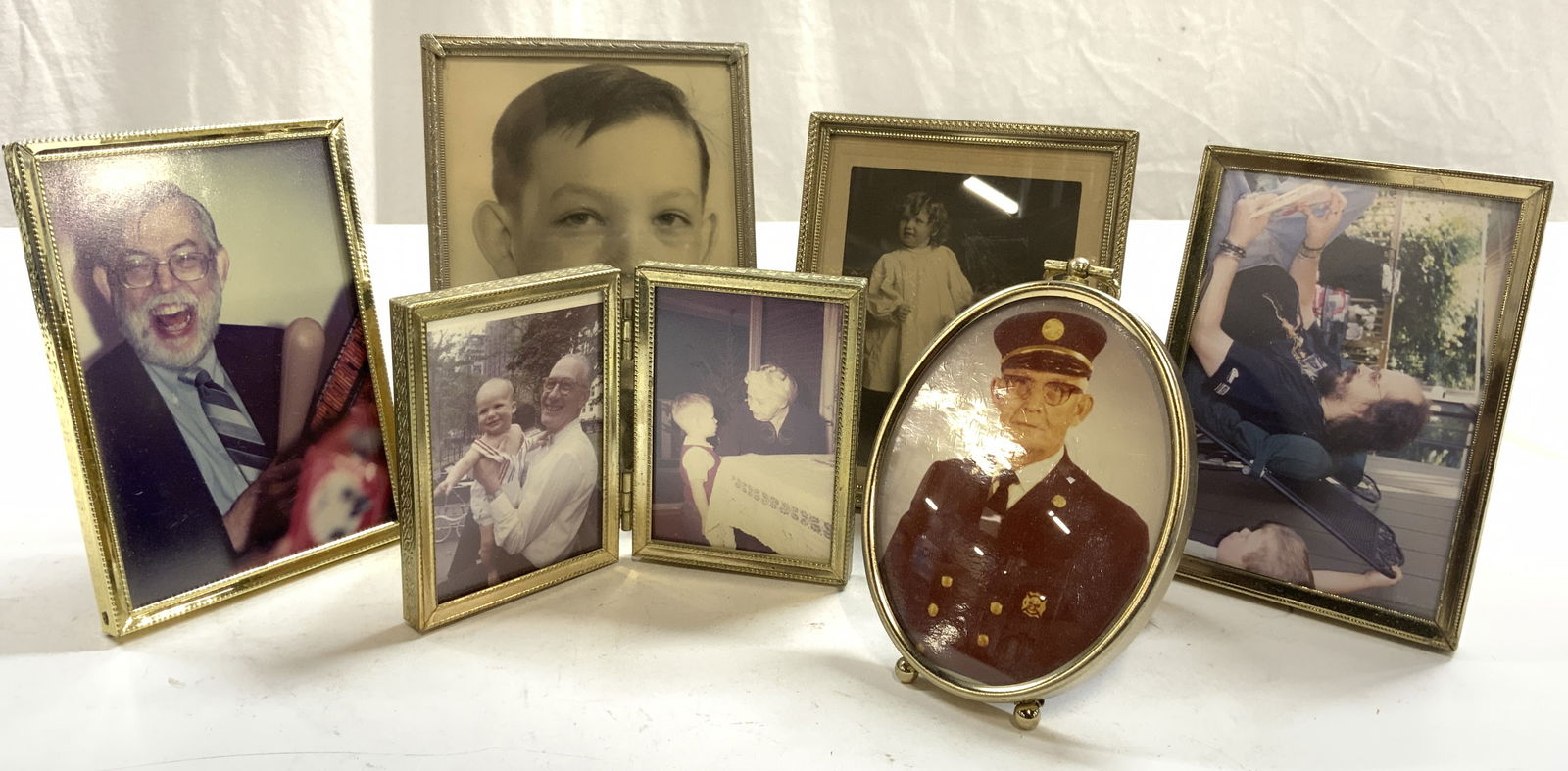 Lot 6 Standing Metal Picture Frames: Lot includes 6 picture frames. Each are silver toned and metal. Each frame stands on its own. Largest frame measures approximately 6.25 inches tall 4 inches wide. Frames, picture frames, metal picture
