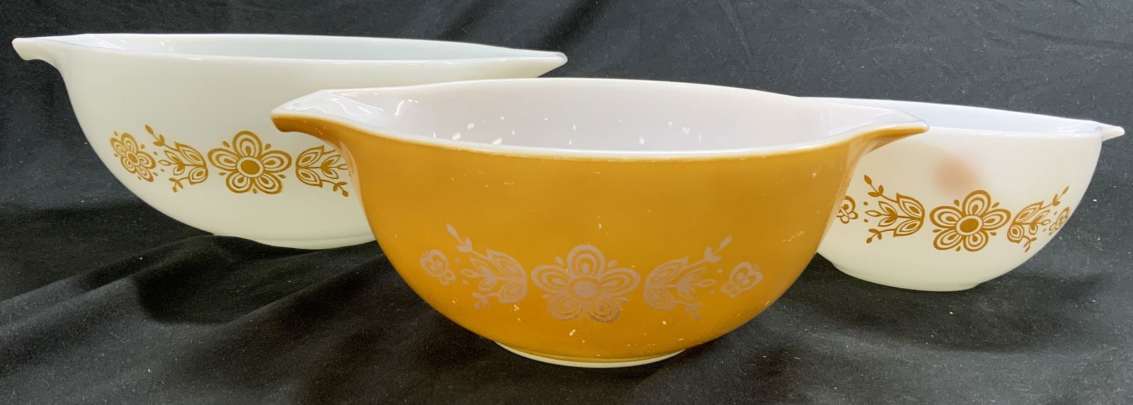 PYREX Lot 3 Glass Butterfly Gold Bowls: Undersides read PYREX. Lot includes 3 bowls. Two are white with gold toned Flora & leaf detail on exterior, one has gold toned exterior with white toned floral & leaf detail. Interiors are white toned