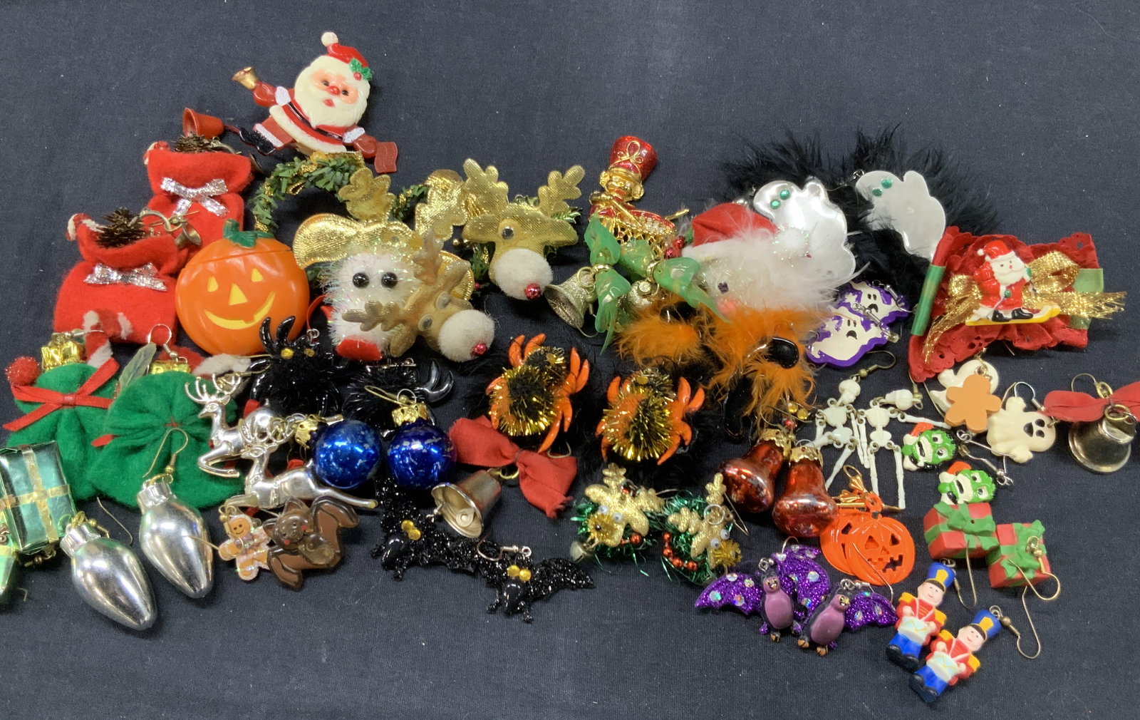 Vintage 40+ Arts & Crafts Holiday Accessories (1 of 16)