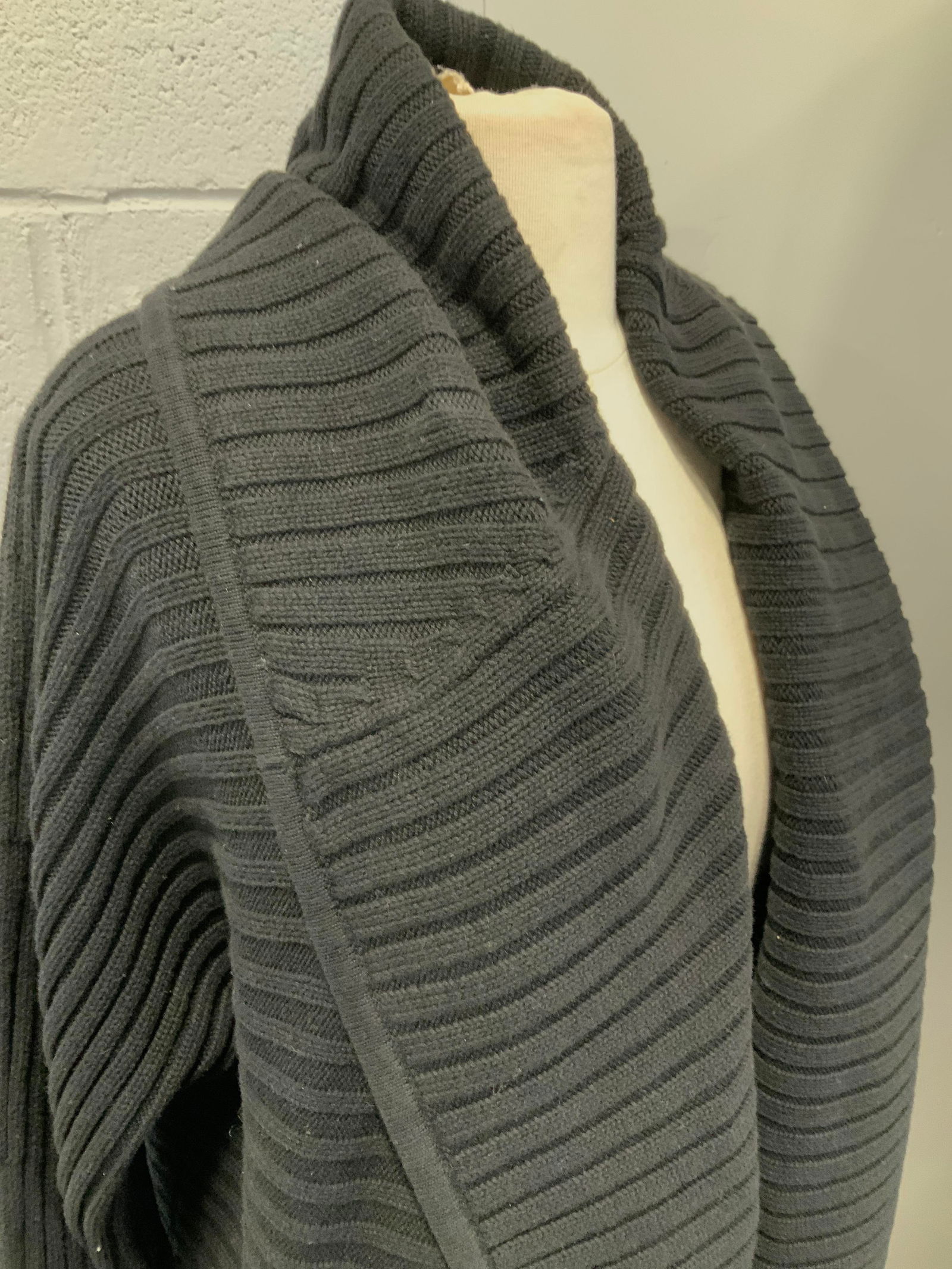 Evie Black Cotton Cardigan Sweater, sz Large: Black ribbed cotton cardigan, size Large, 21.5 in. Long. Thick knit. Designer Evie Cotton Cardigan Sweater, black wearables, thick knitwear cardigan, Fall Wear, ladies Fashionwear, Vintage wear, Estat