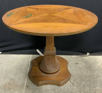 HENREDON Vntg Circular Wood Pedestal Accent Table: Underside reads HENREDON TOWN & COUNTRY. Table is vintage and wooden. Piece has circular shaped top & pedestaled base. Table measures approx 24 inches tall 28 inches diameter. Table accent, table, cir