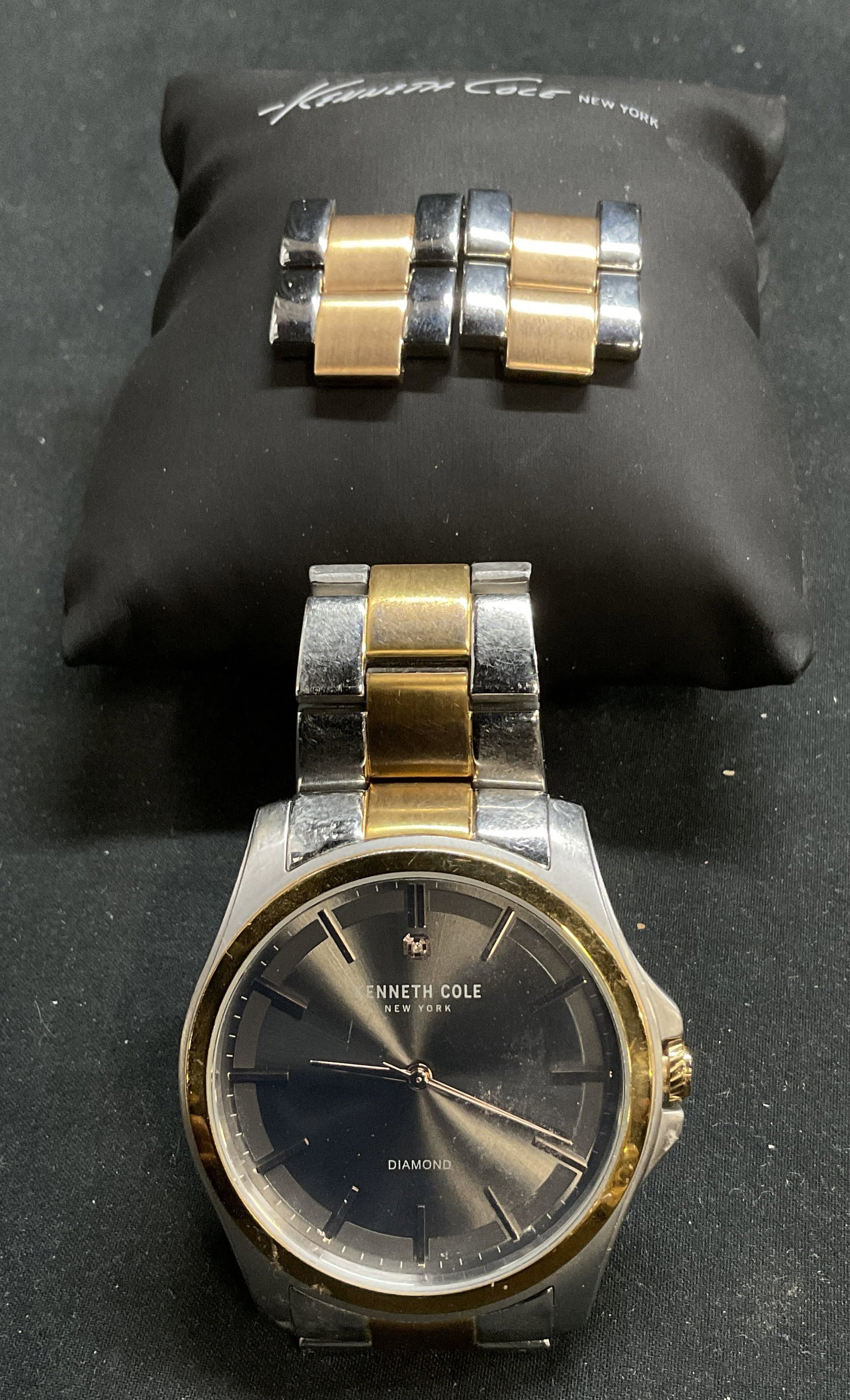 KENNETH COLE NY Diamond Quartz Mens Watch (1 of 10)