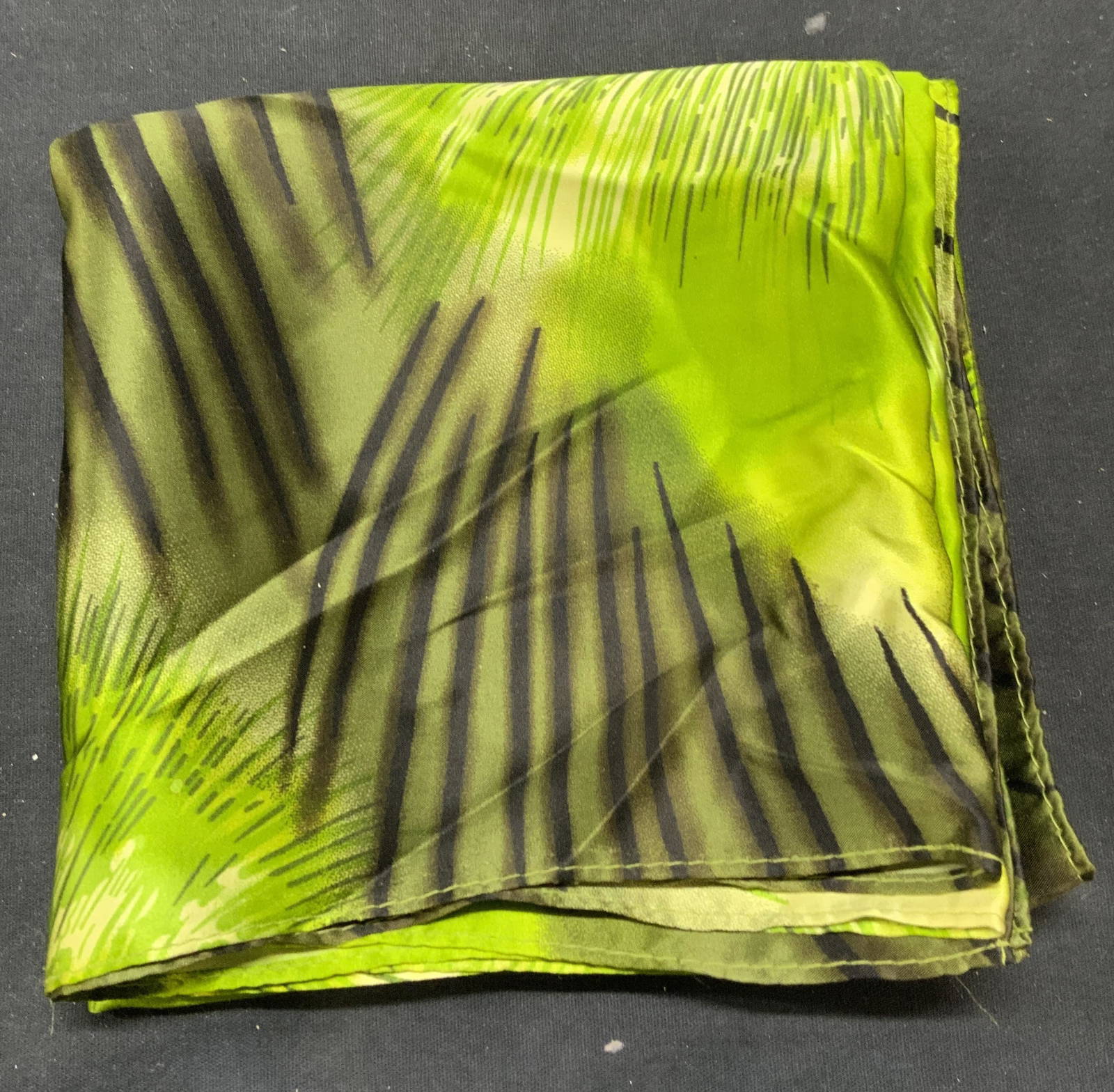 Tasha Green Silk Scarf, Usa Auction