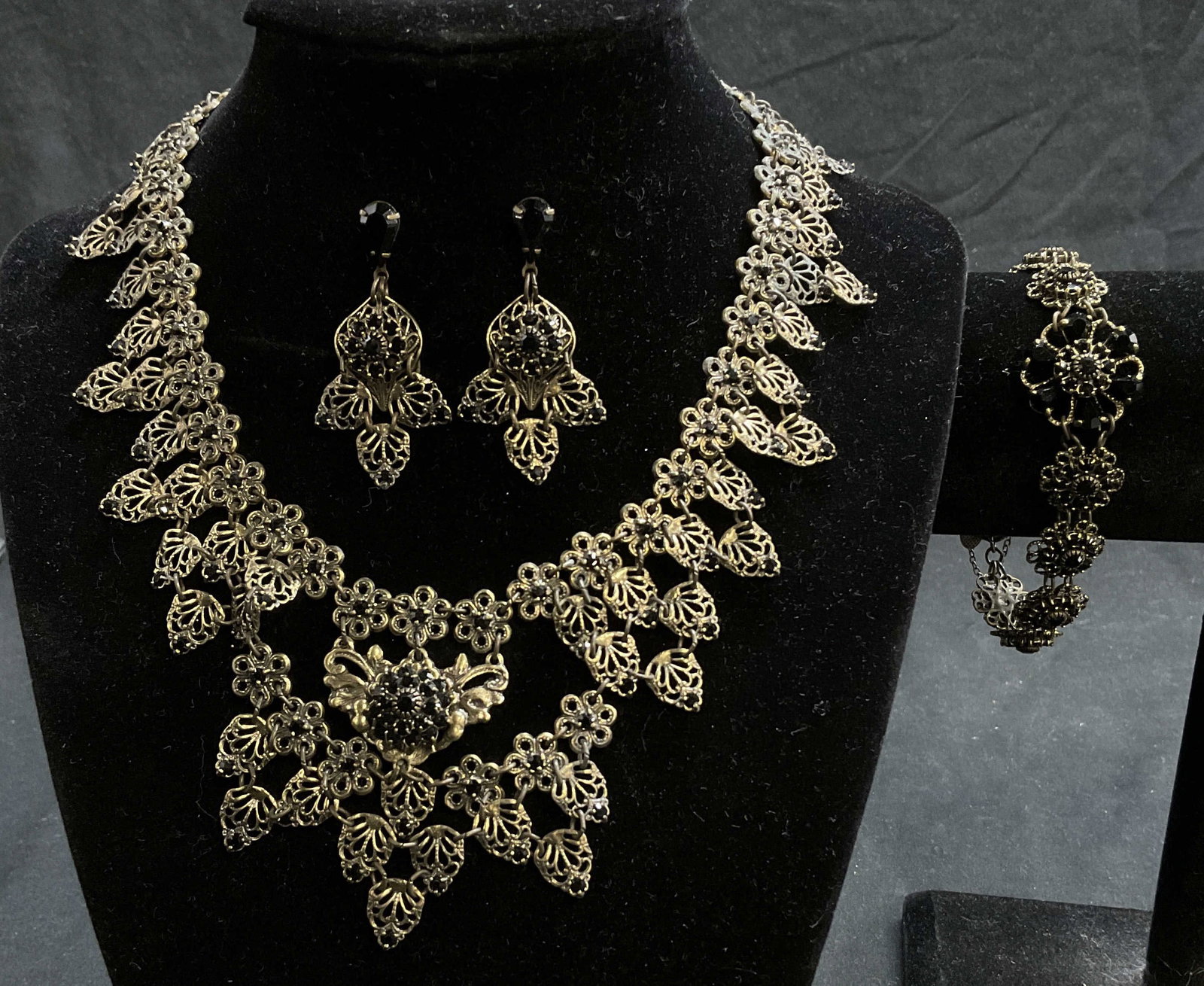 KENNY MA SAN FRANCISCO Black Crystal Jewelry: Vintage Kenny Ma San Francisco elegant Bronze tone and black crystal jewelry set. Necklace is bib choker length with a flowers and leaf design with black crystal. Stamped Kenny Ma San Francisco. Drop 