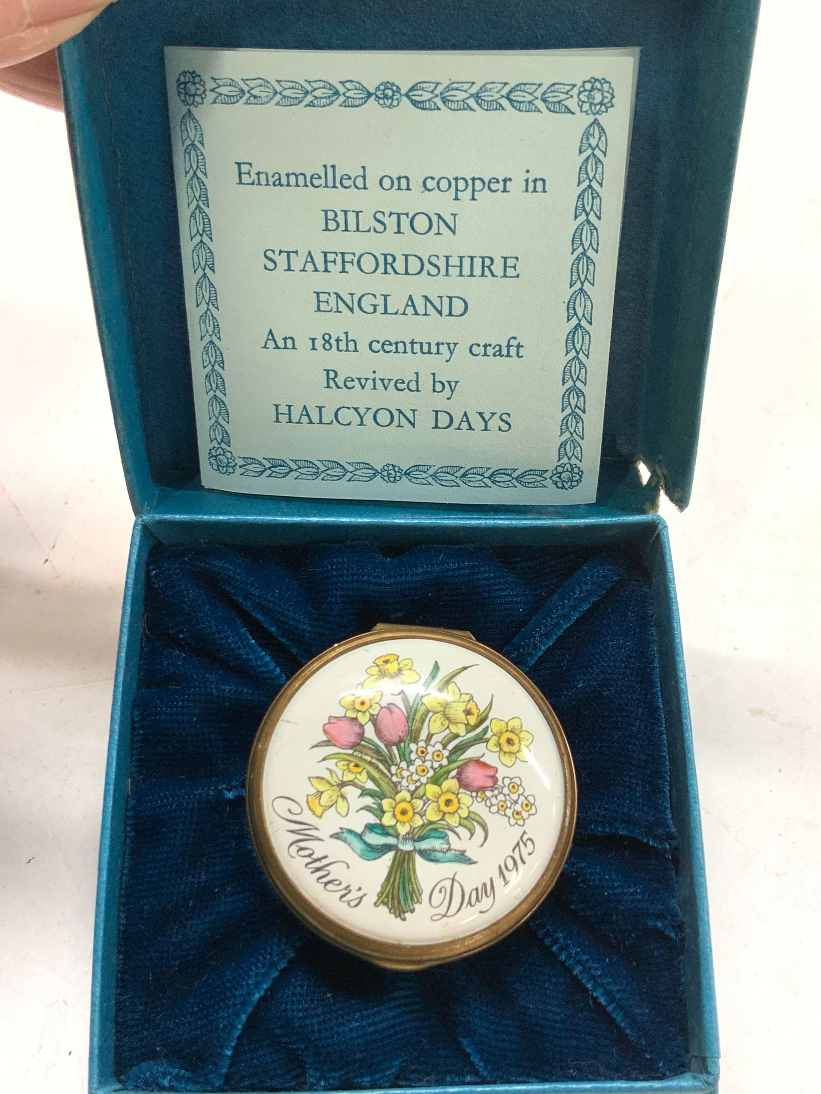 Bilston & Battersea Enamel Floral Pill Box England (1 of 5)