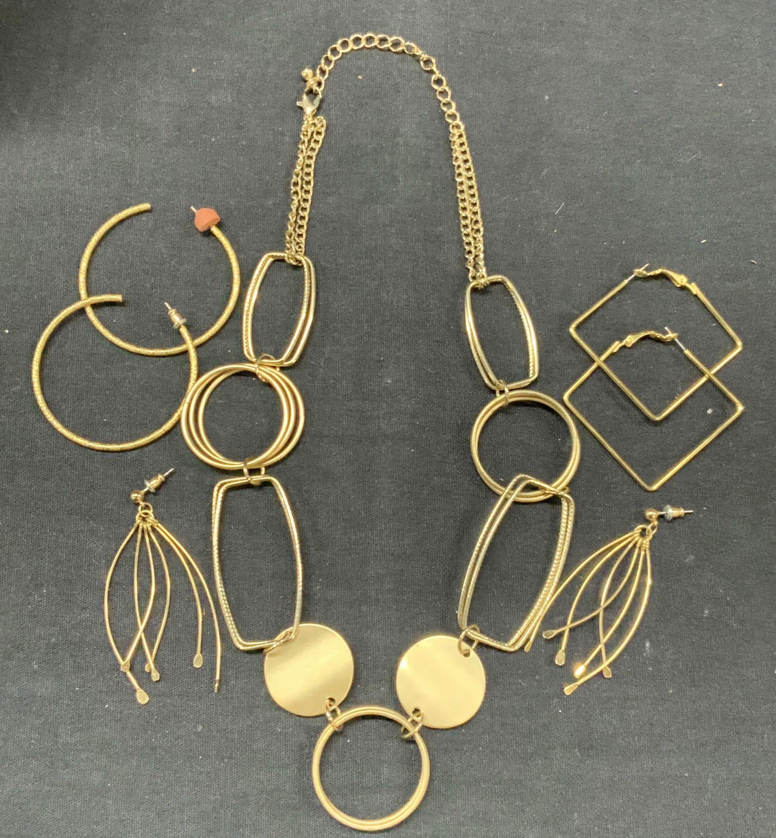 Lot 4 Gold Tn Earrings & Necklace (1 of 12)