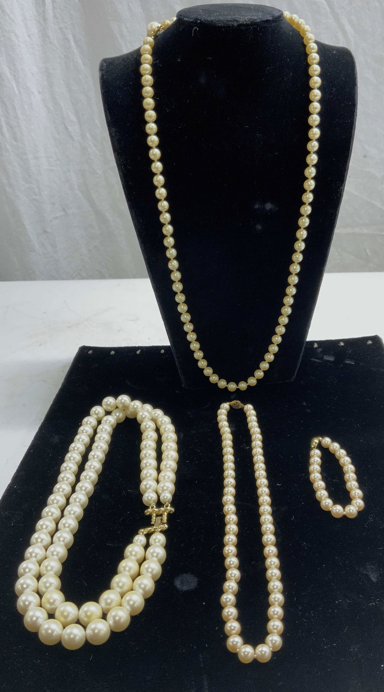 MARVELLA 4 Pearlescent Beaded Necklaces & Bracelet (1 of 8)