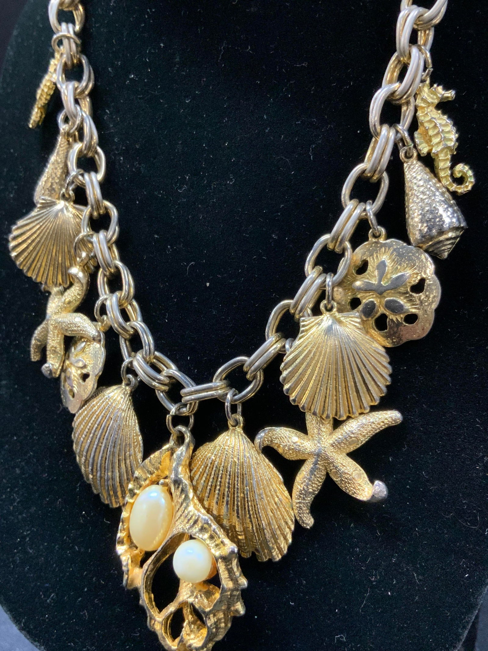 Vntg Gold Tn Sea Life Charm Statement Necklace (1 of 7)