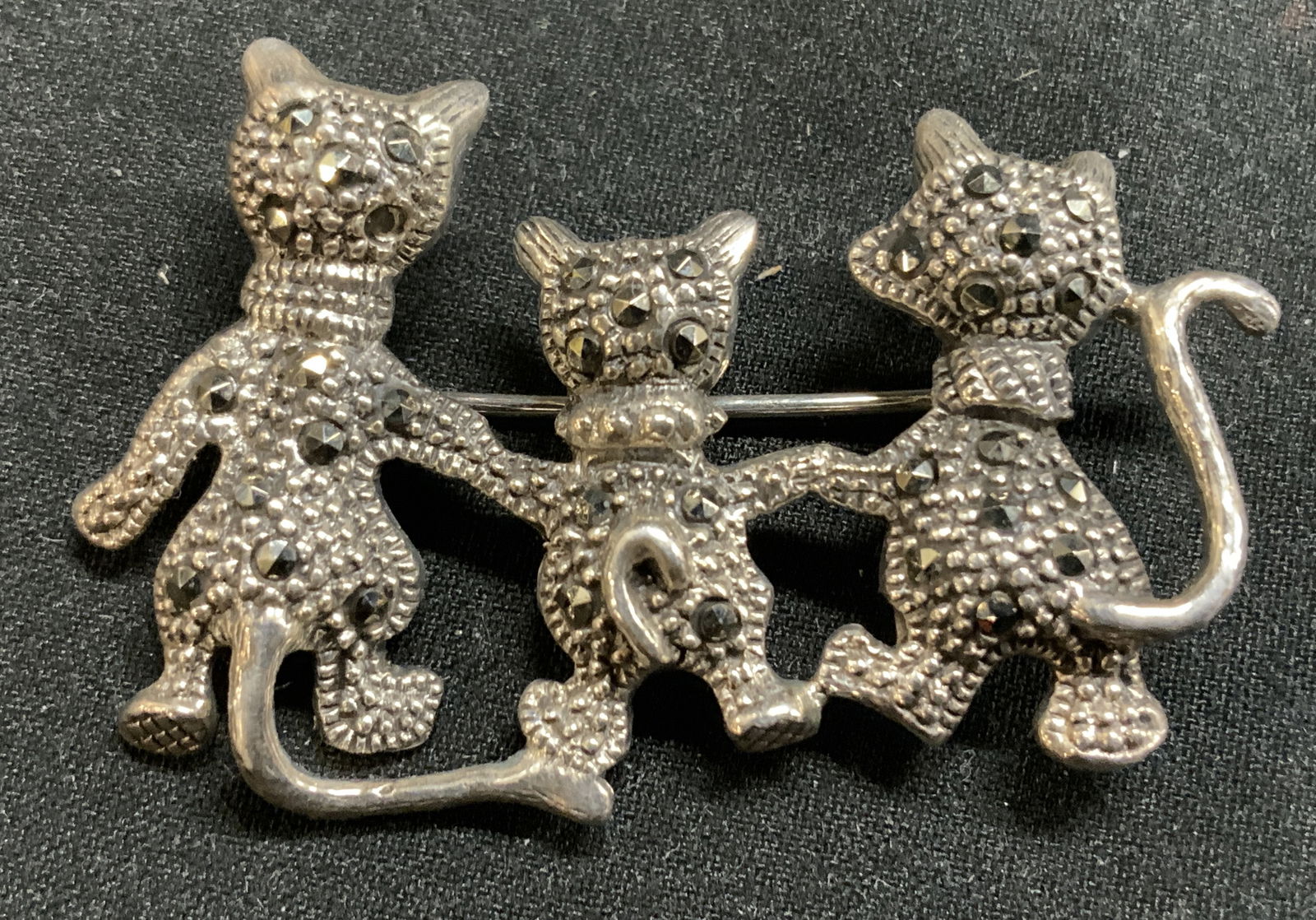 Brooch Pin W 3 Cat Figures & Rhinestones (1 of 6)