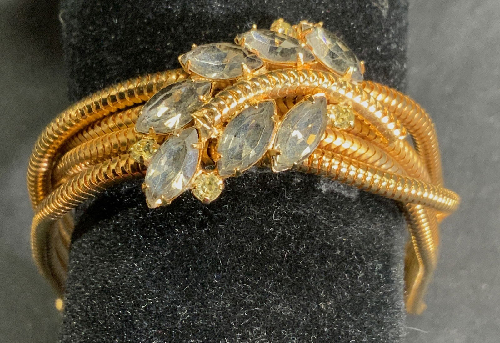 BEBE Twist Gilt Metal Band Bracelet W Rhinestones (1 of 6)