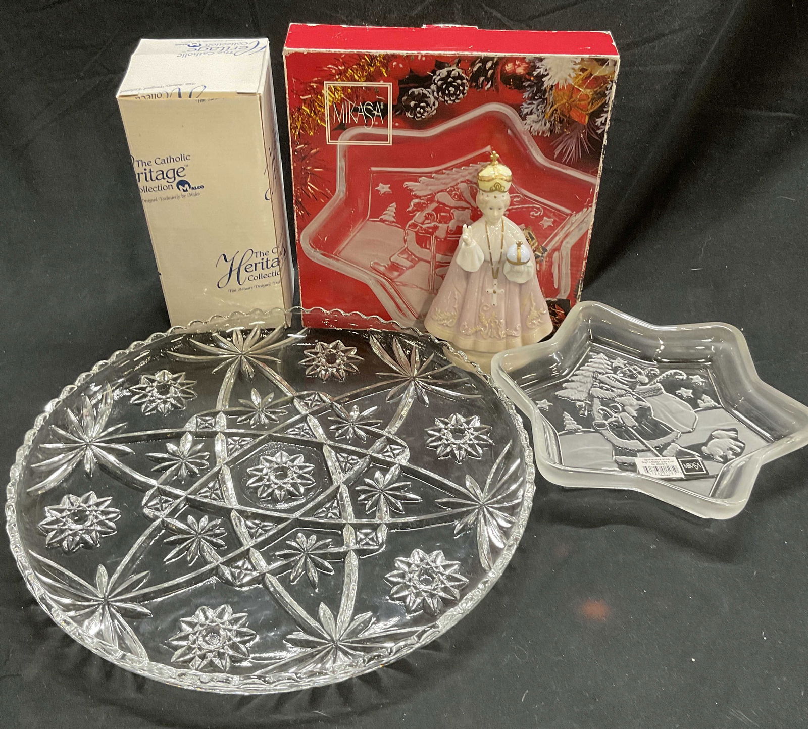 Lot 3 glass trays & porcelain statue MIKASA (1 of 11)