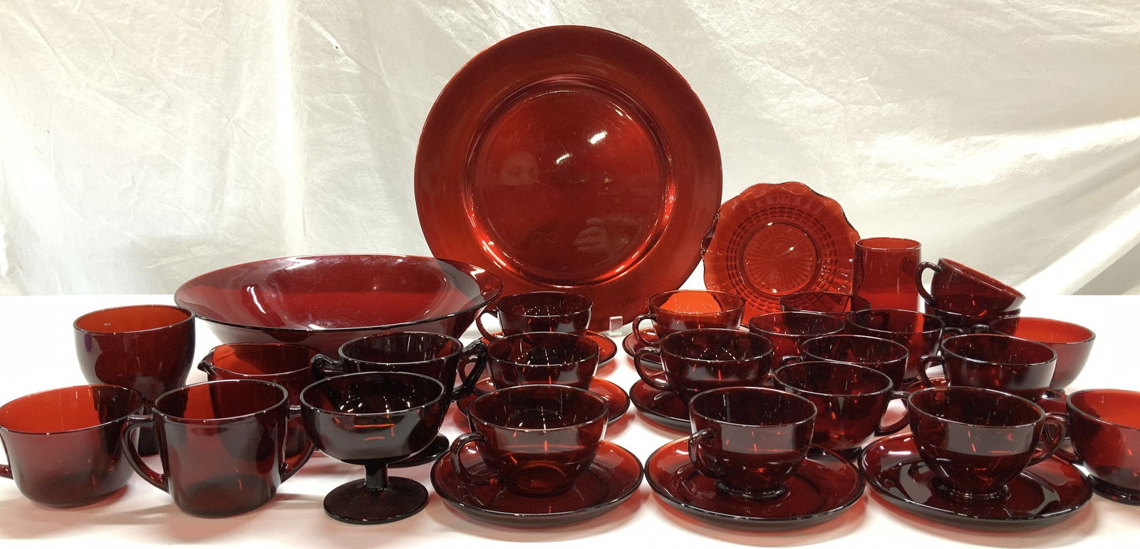 Ruby Red Glassware Set 32, 5 Charger Plates (1 of 12)