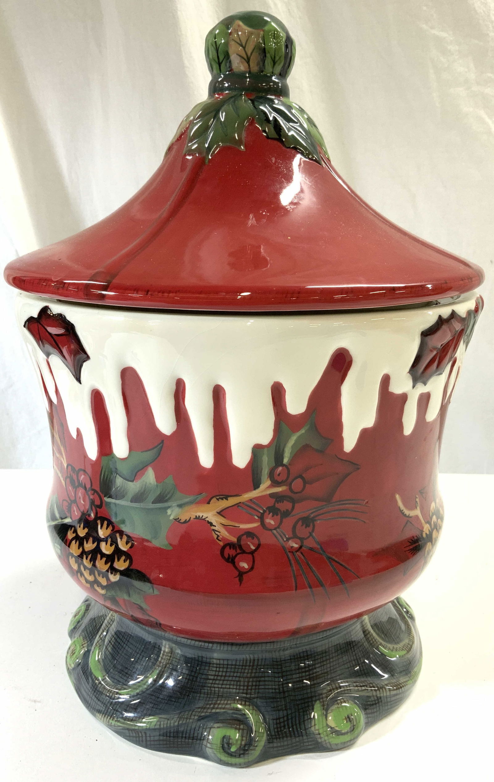 TRACY PORTER THE WINTER COLLECTION Lidded Vessel (1 of 7)