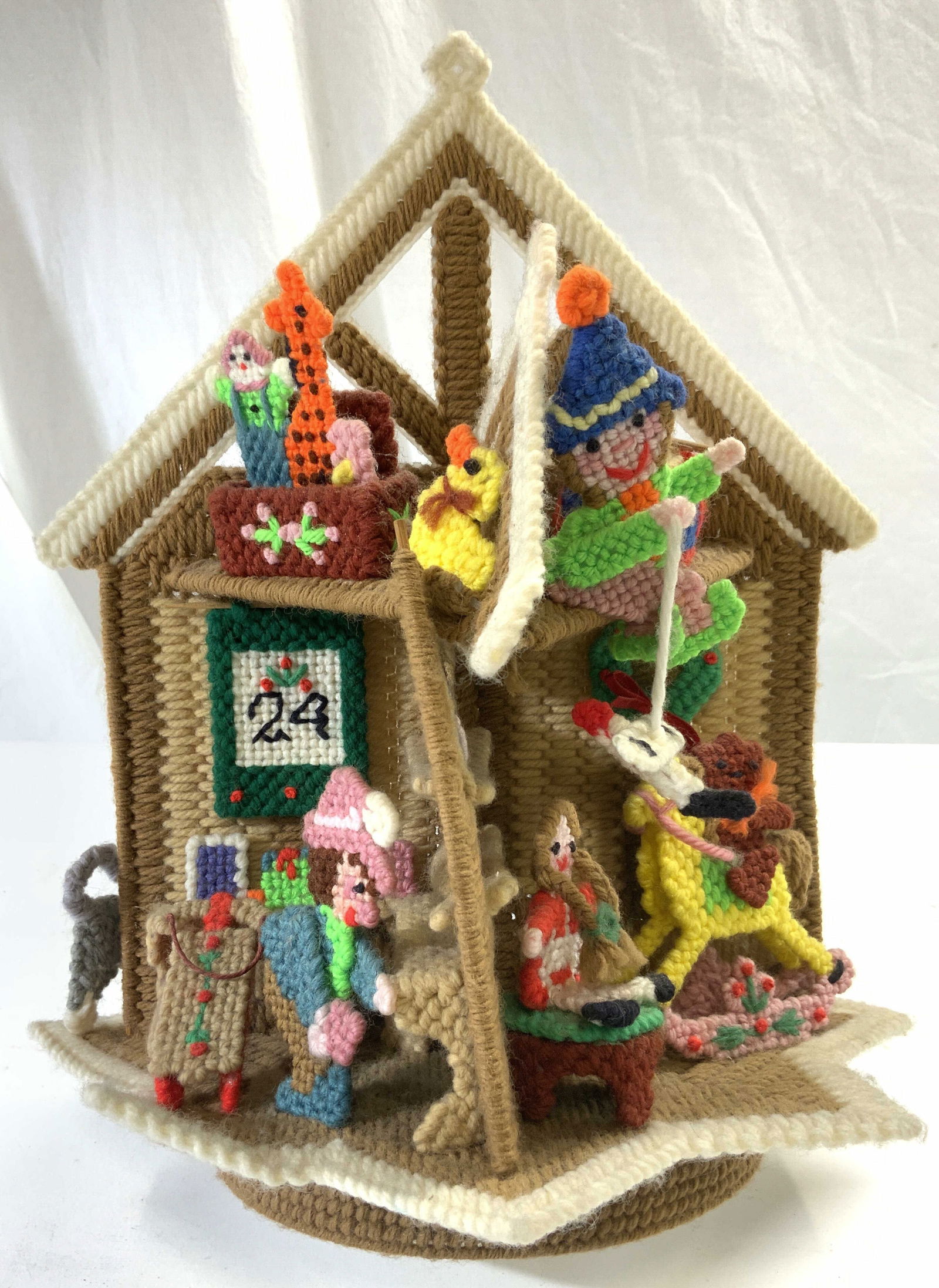Vtg Needlepoint Christmas Scene Music Bx Sculpt (1 of 7)
