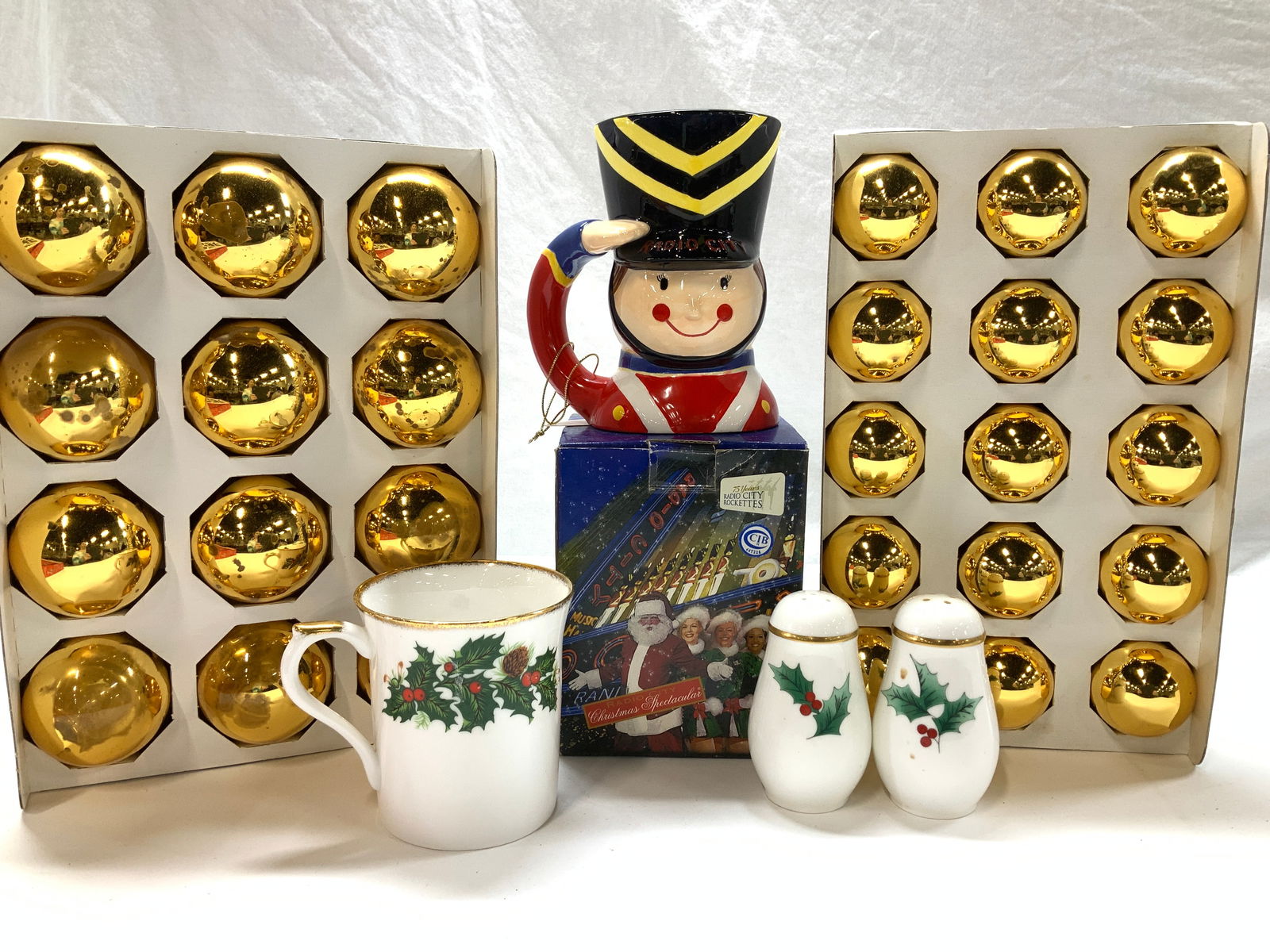 Lot Christmas Tree Ornaments & Porcelain Tableware (1 of 9)