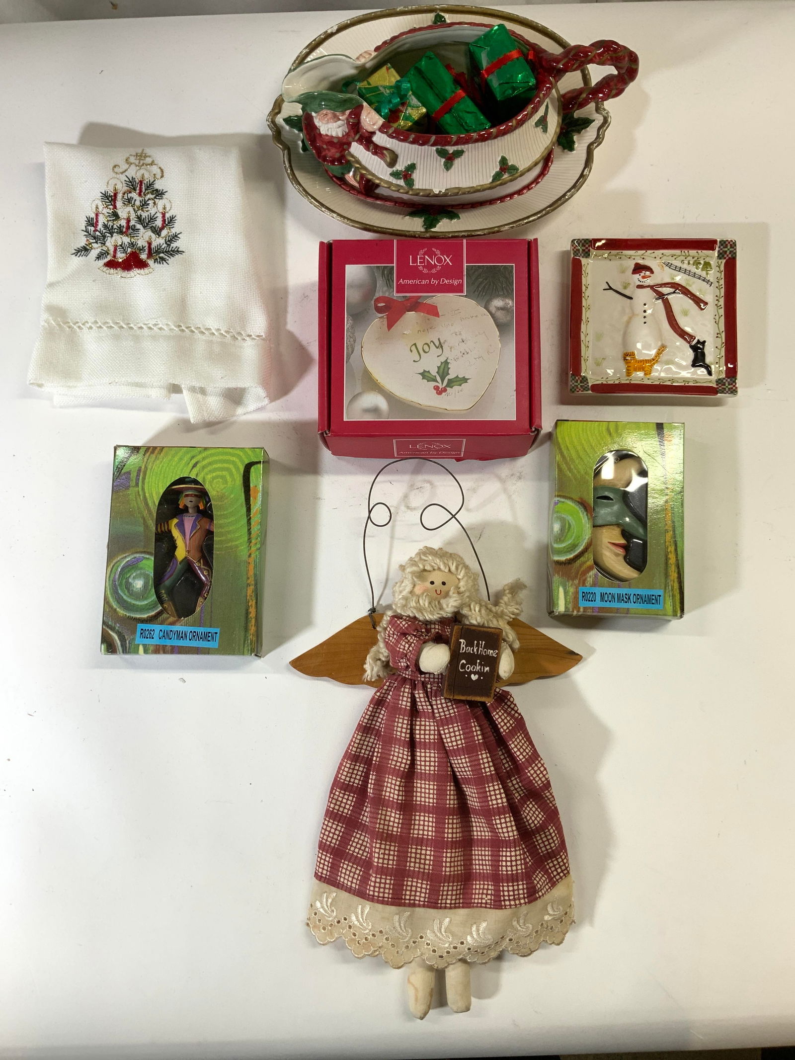 Lot 8 Assorted Christmas Decor & Ornaments (1 of 13)
