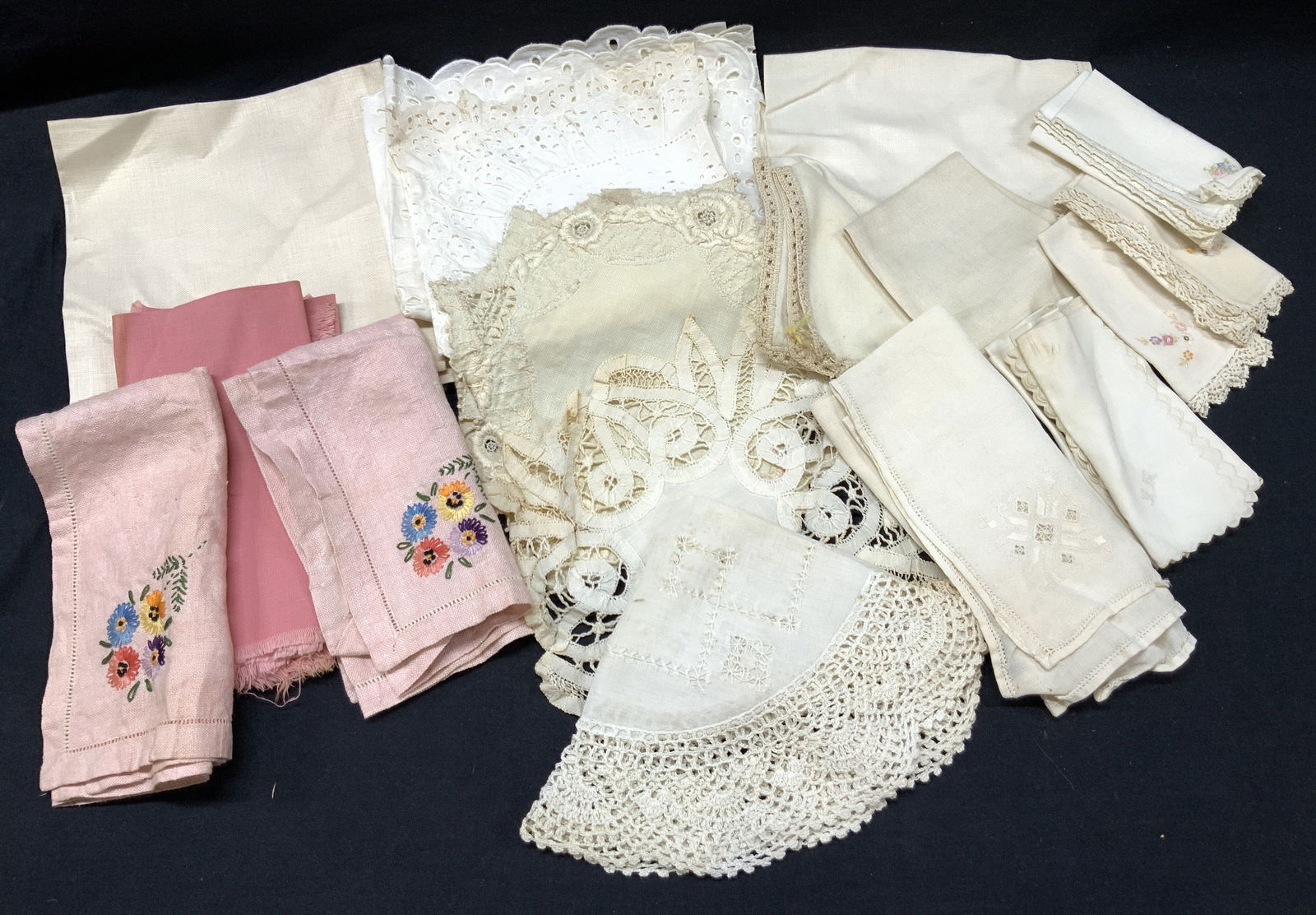 Lot 20+ Embroidered & Lace  Table Linens (1 of 20)