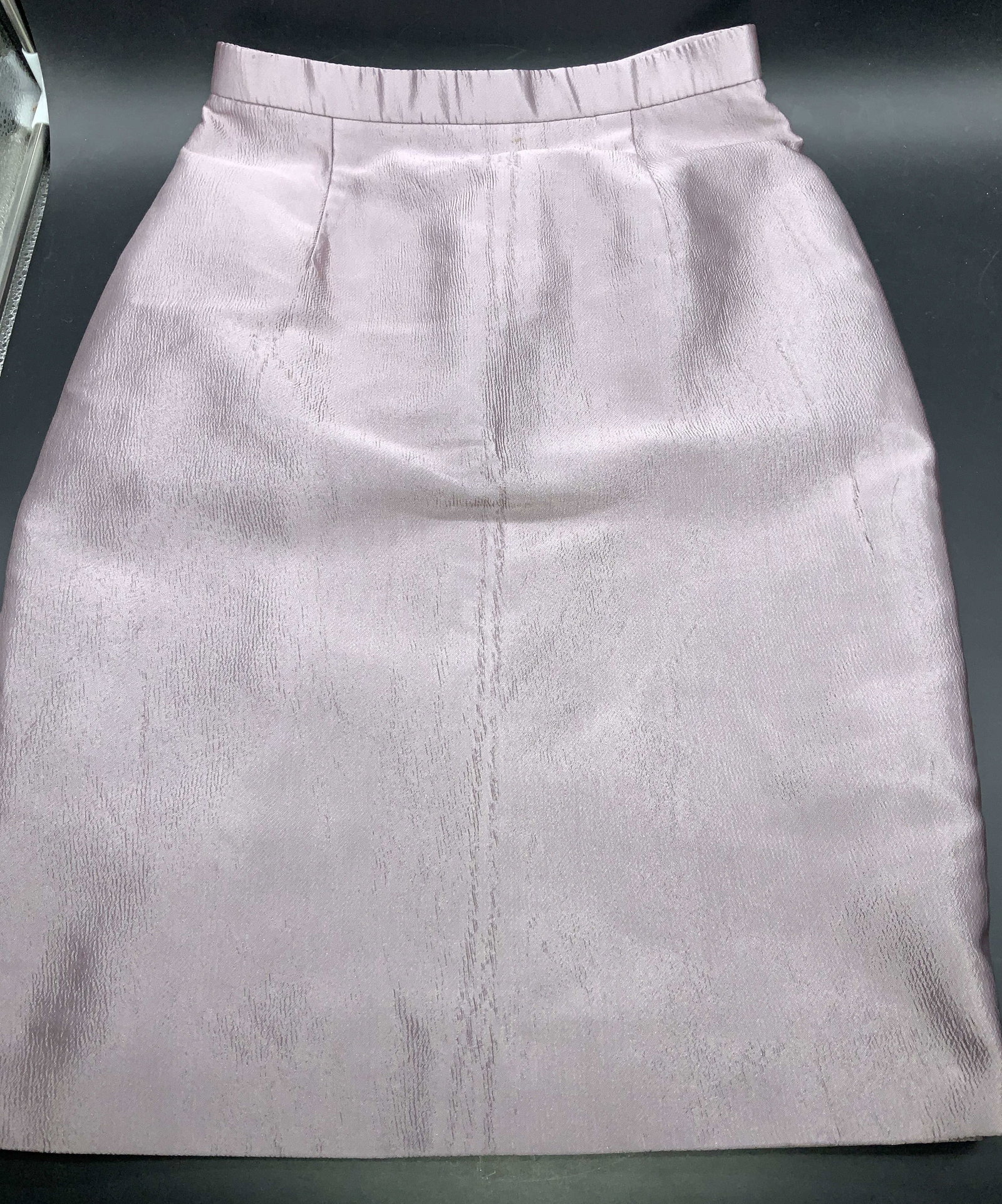 BADGLEY MISCHKA Plum Skirt, USA: Luxury Brand Badgley Mischka Textured fabric skirt in iridescent plum color, fully lined with a very silky fabric , no fabric label. Size 4. 22.5 in. long. Like new Fall winter Badgley Mischka skirt, 