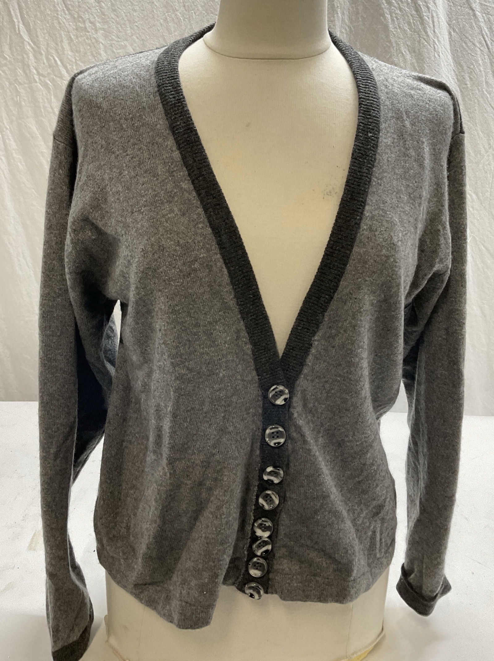 100% Cashmere Button Down Cardigan Hong Kong (1 of 8)