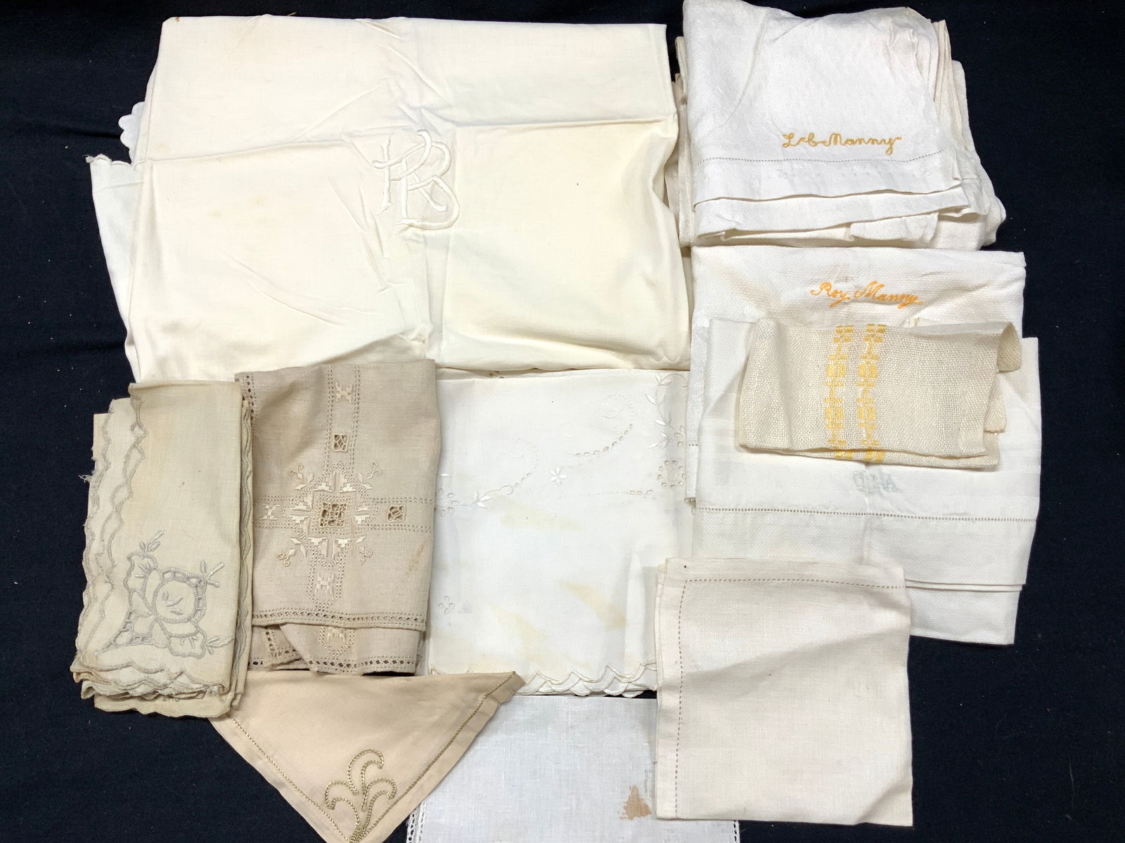 Lot 17 Vintage Table Linens & Home Accessories (1 of 20)