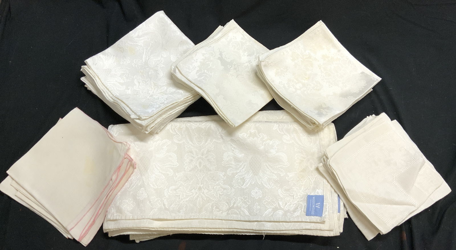 Lot 47 WEDGWOOD & Irish Table Linens (1 of 8)