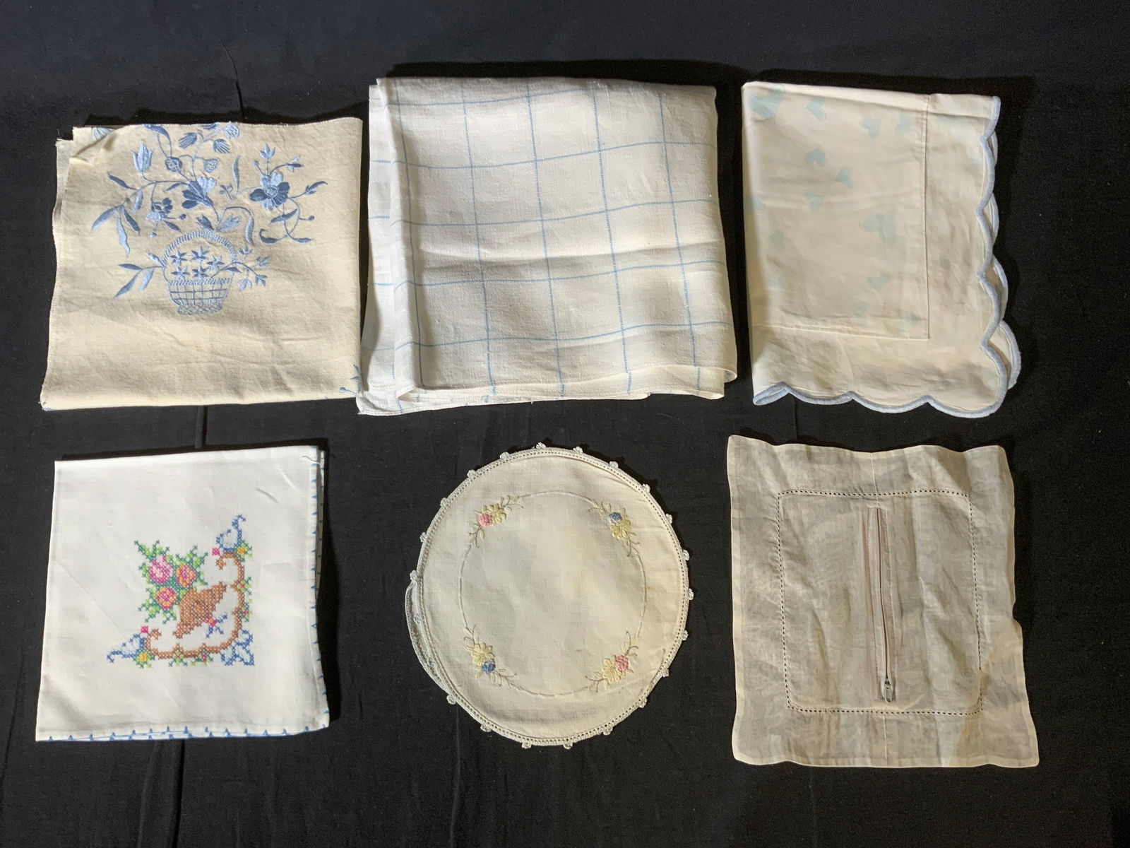 Lot 6 Embroidered Napkins, Doilies, Tablecloth (1 of 7)