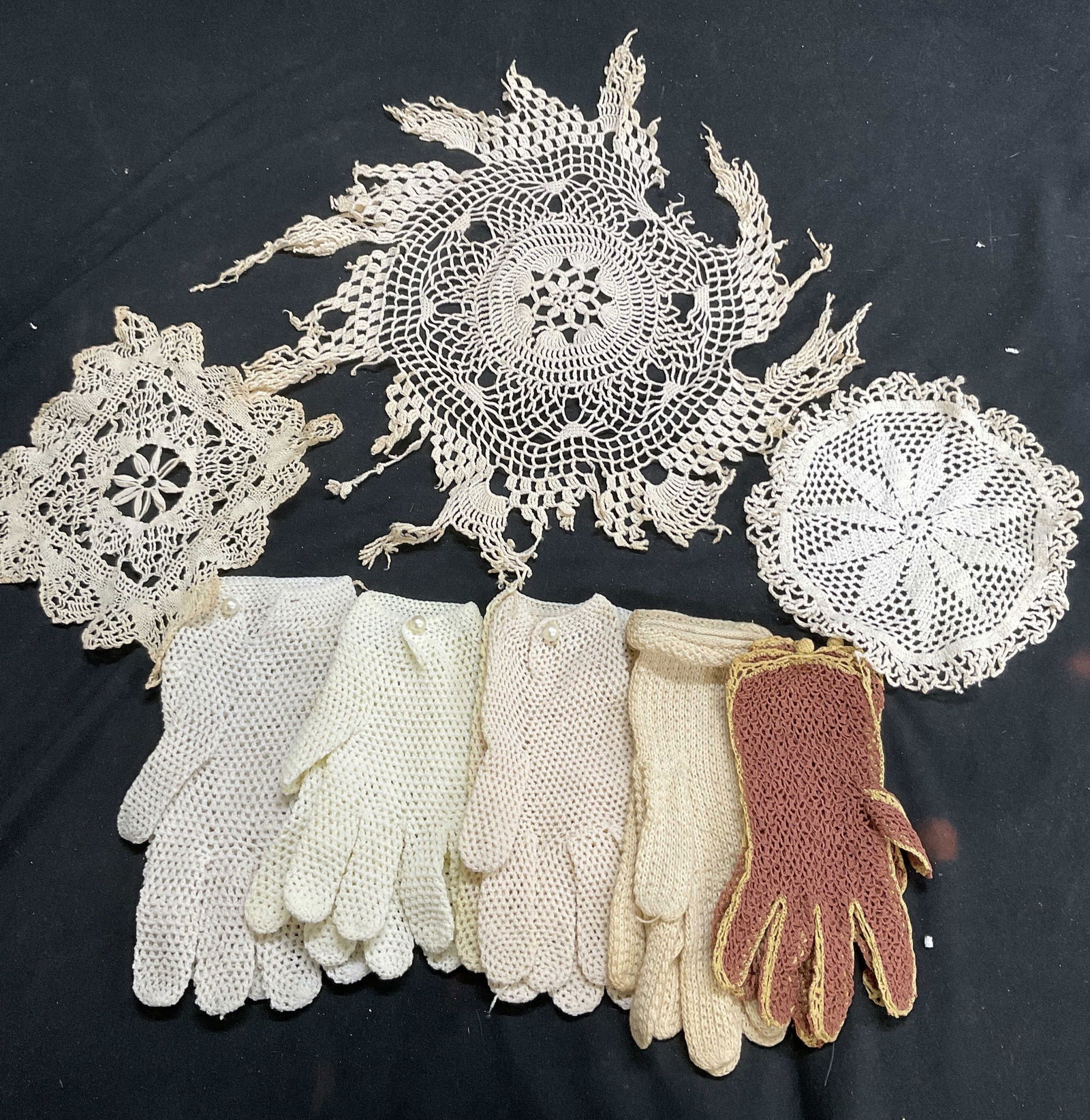 Lot 8 Wrist Crocheted Gloves & Doillies Italy (1 of 9)