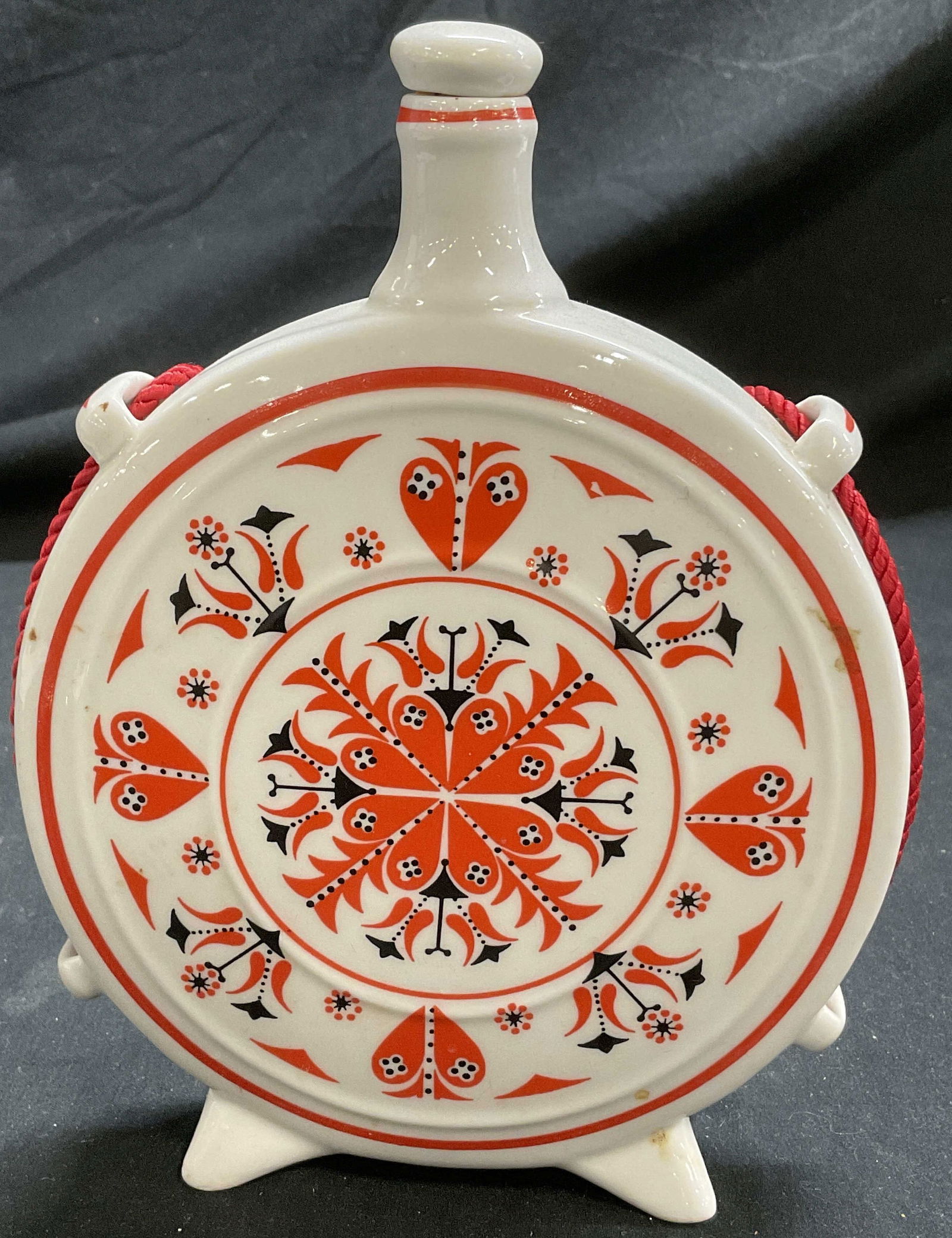 HOLLOHAZA hand painted Porcelain Decanter Hungary: Vintage HOLLOHAZA hand painted Porcelain Flask/Decanter. Stamped HOLLOHAZA 1834 7 on base. Hand painted with red heart and floral design. With red chord and cork stopper. Measures approx. 7.5H x 5.5W