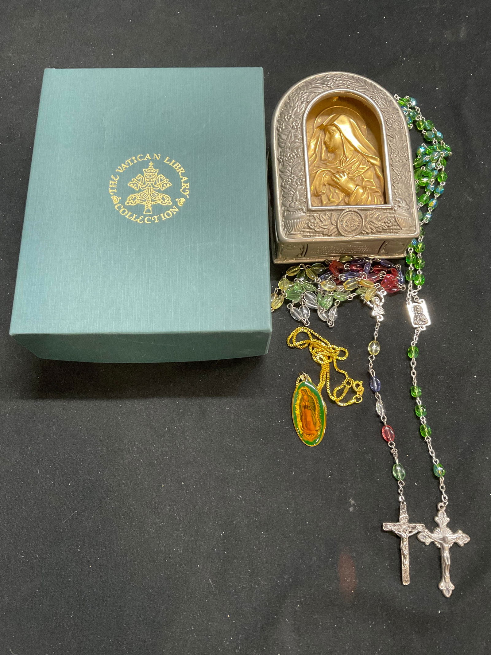 VATICAN LIBRARY COLLECTION Rosary Box w Rosaries (1 of 17)